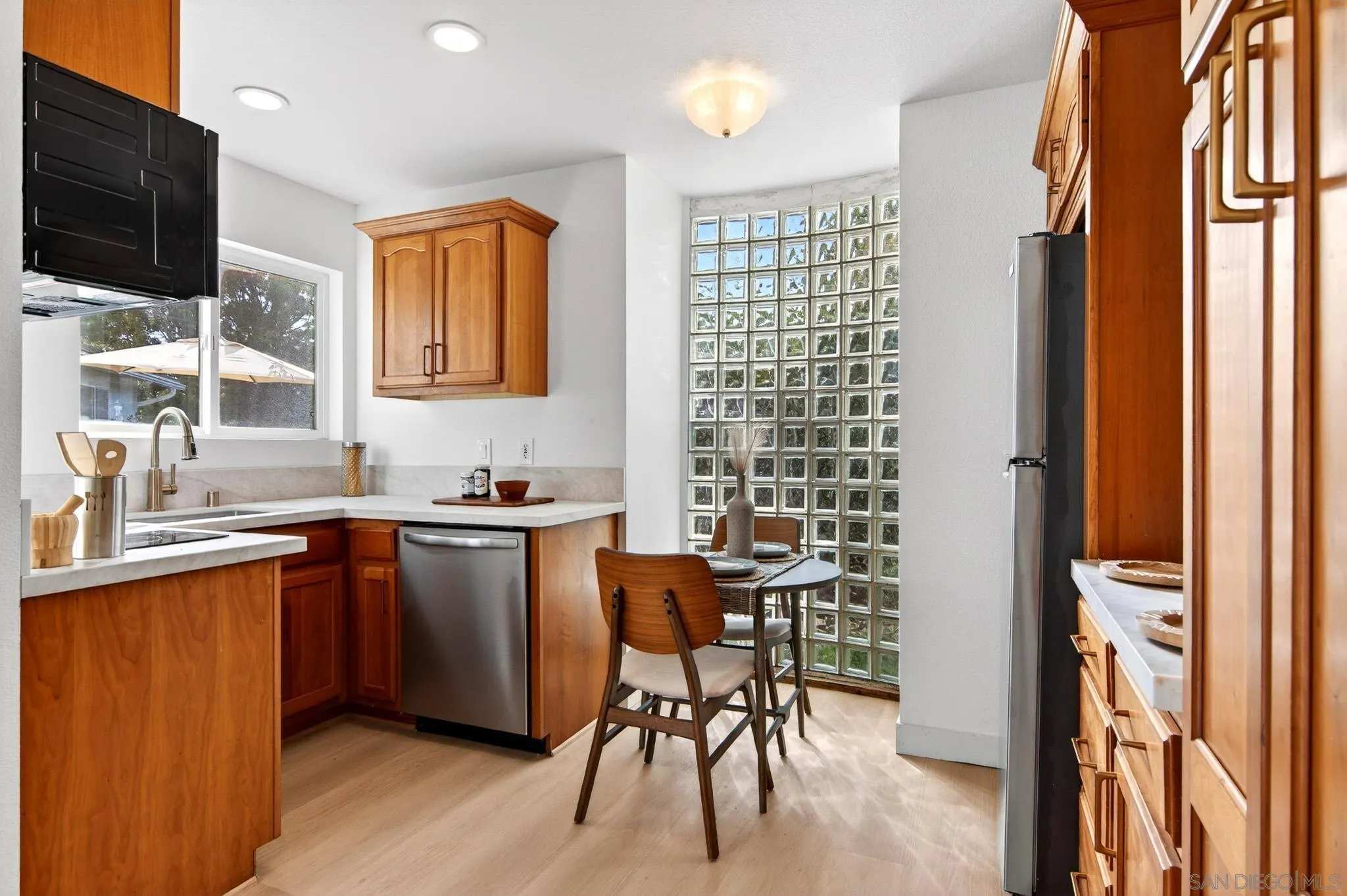 https://cdn.realtyfeed.com/cdn/127/260011684/d70b0176649cf680e55033b0d66f3c7a.webp