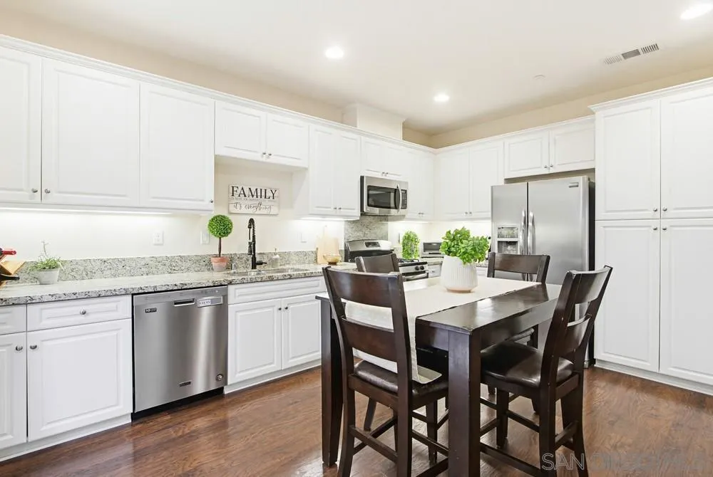 https://cdn.realtyfeed.com/cdn/127/260011685/be82b2b907eede0d8cd6adf5c507569f.webp