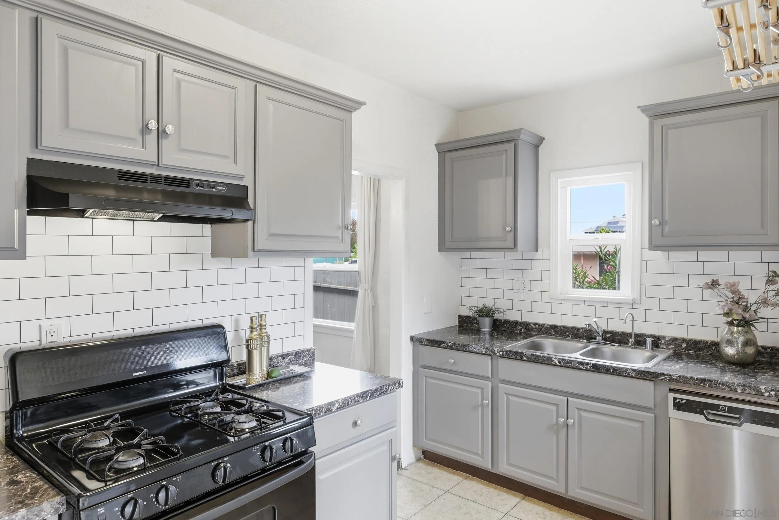 https://cdn.realtyfeed.com/cdn/127/260011686/1a5fa062b6895509c1589776455af8b2.webp