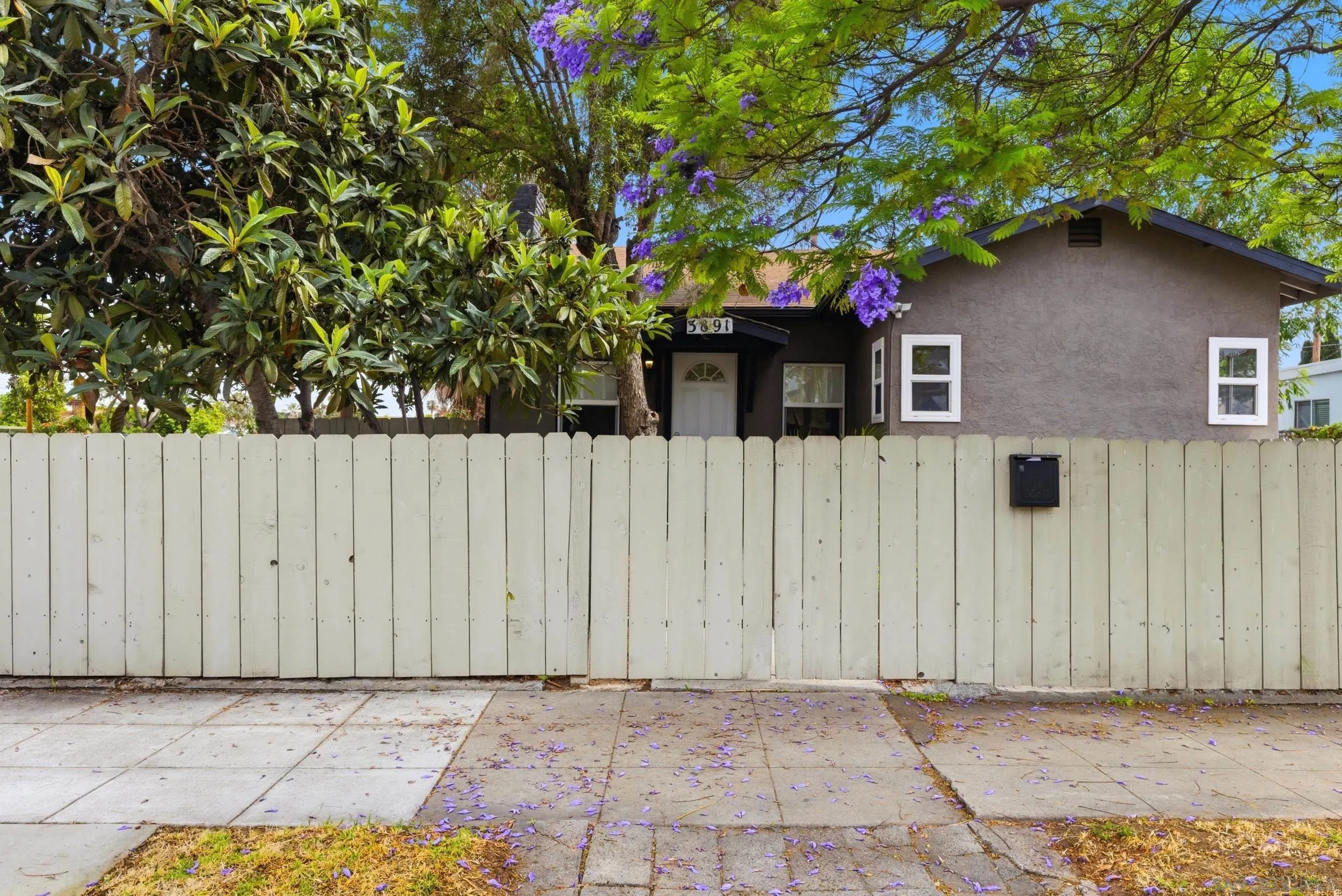 https://cdn.realtyfeed.com/cdn/127/260011686/a2fb0687ccdb8887ddc8d89471bfca8d.webp
