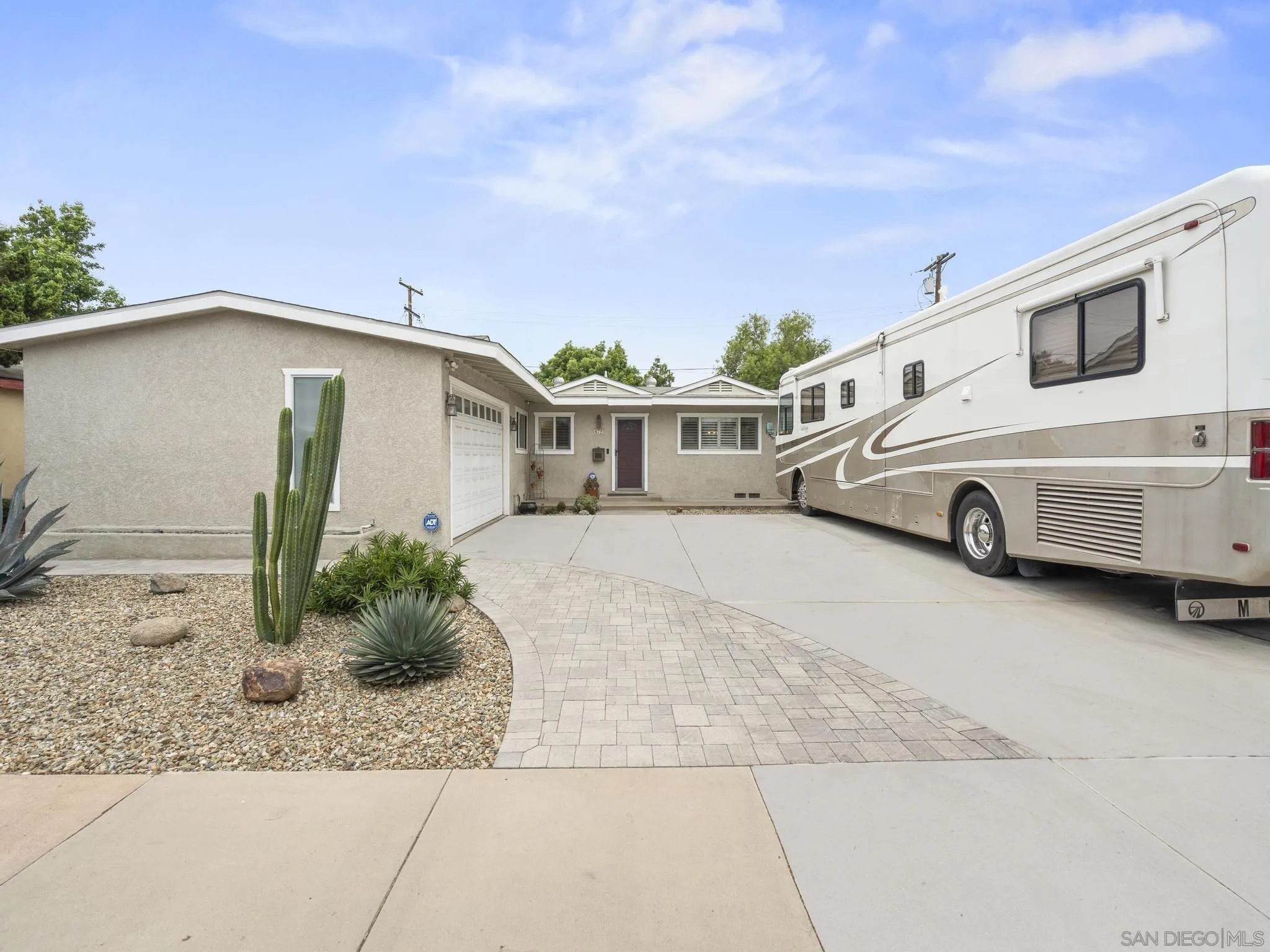https://cdn.realtyfeed.com/cdn/127/260011687/2340dfb2b9c0ce1aa23f84ad2f09fff2.webp