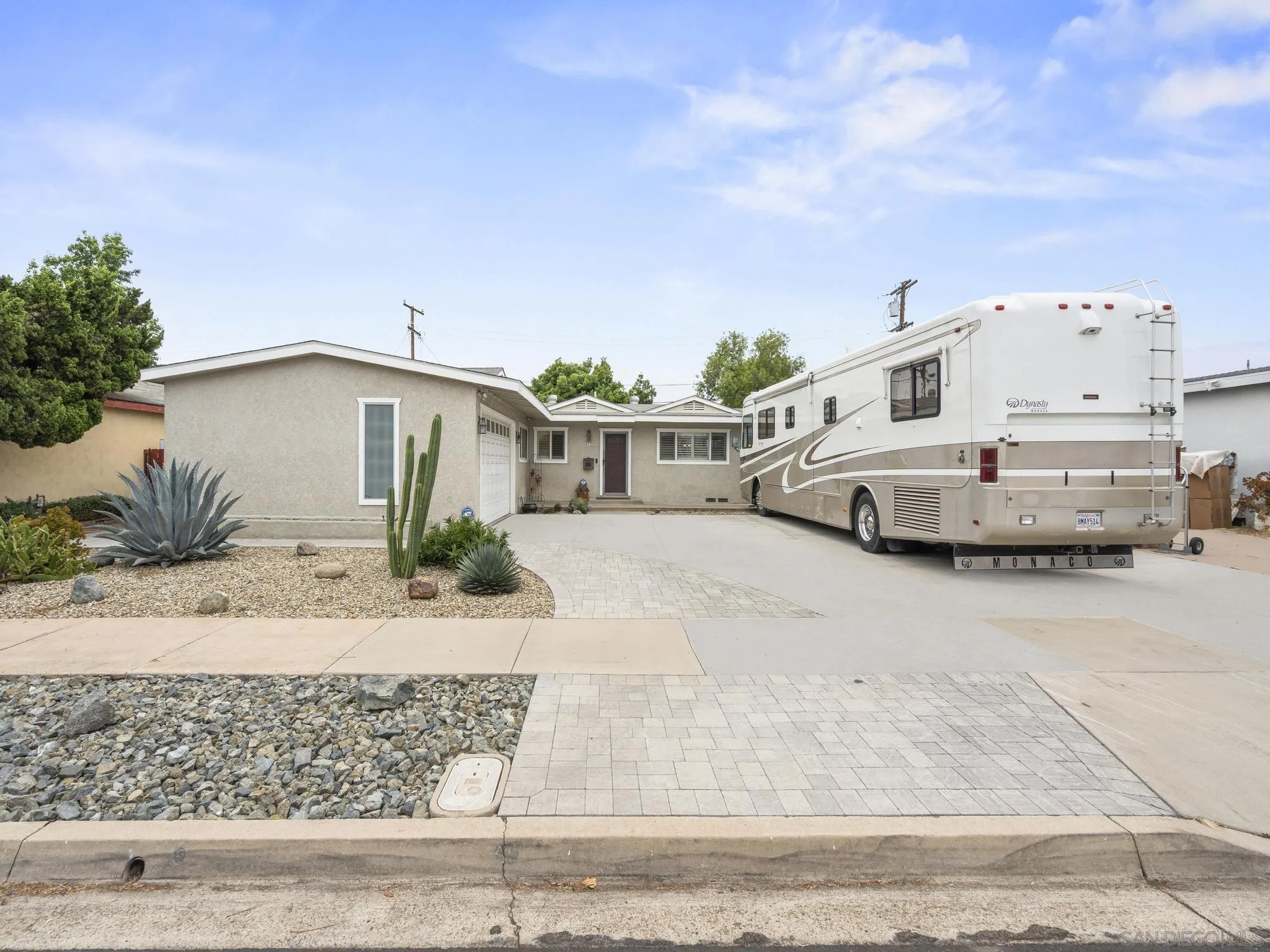 https://cdn.realtyfeed.com/cdn/127/260011687/4146f52c53a57aa1e7da79d2f17952c8.webp