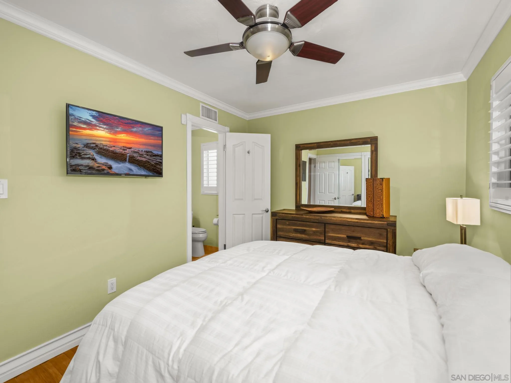 https://cdn.realtyfeed.com/cdn/127/260011687/751a262db6be0638a7f897fc541a4aa7.webp