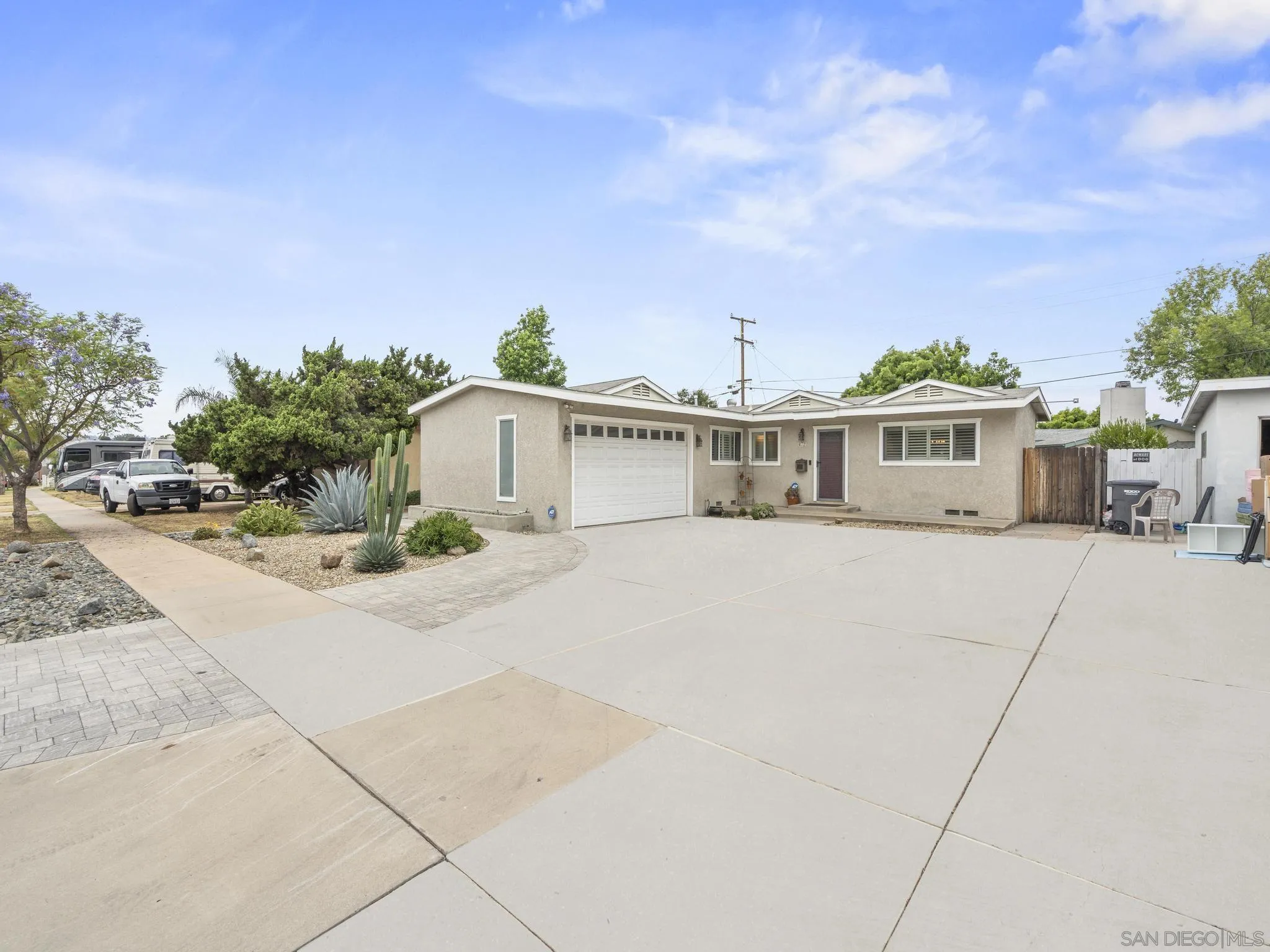 https://cdn.realtyfeed.com/cdn/127/260011687/b22d3e29bc1b72efe3396e5a0dd65e22.webp