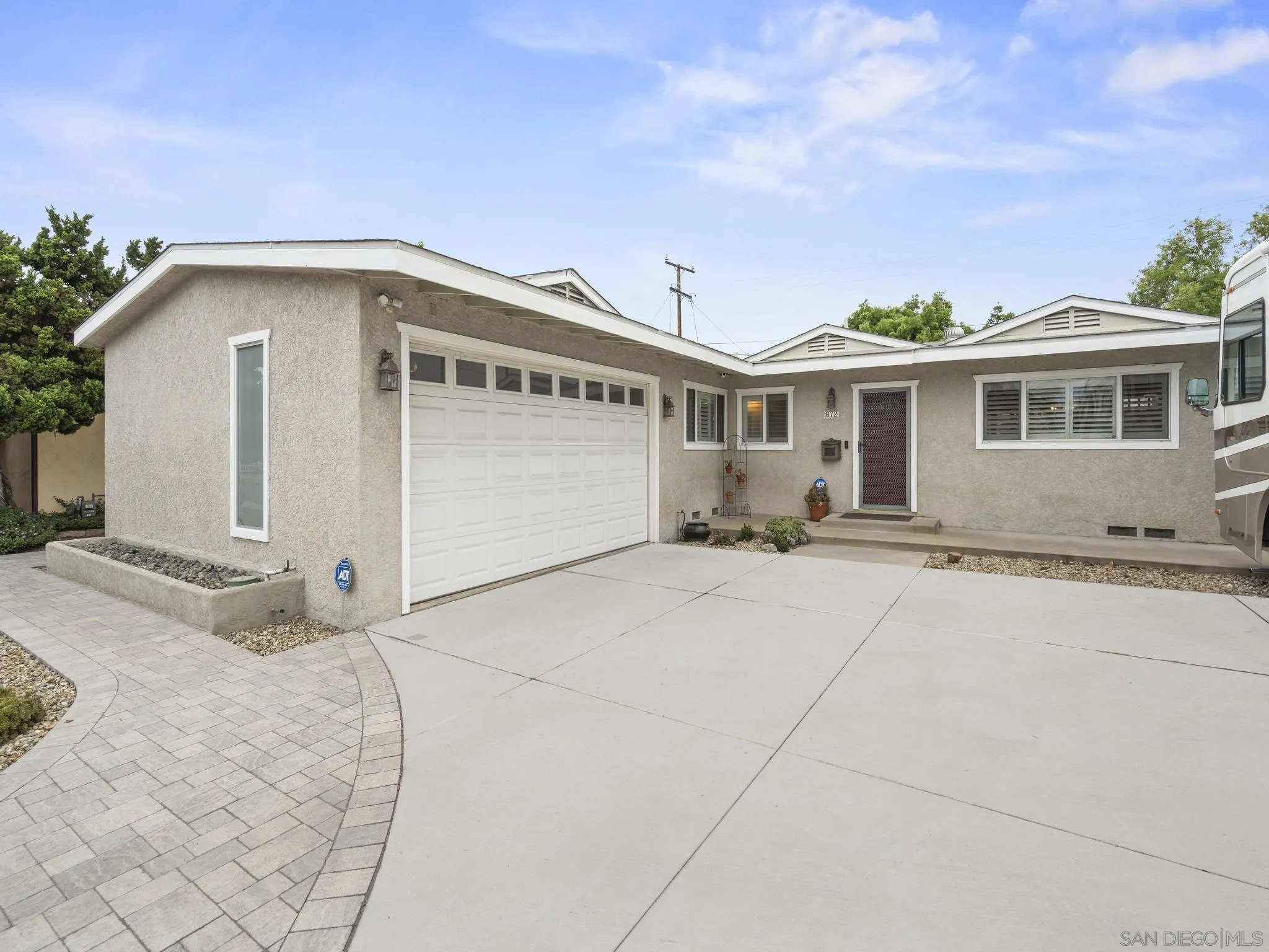 https://cdn.realtyfeed.com/cdn/127/260011687/e4e0f452835e1a4ece82c4bc33da060e.webp