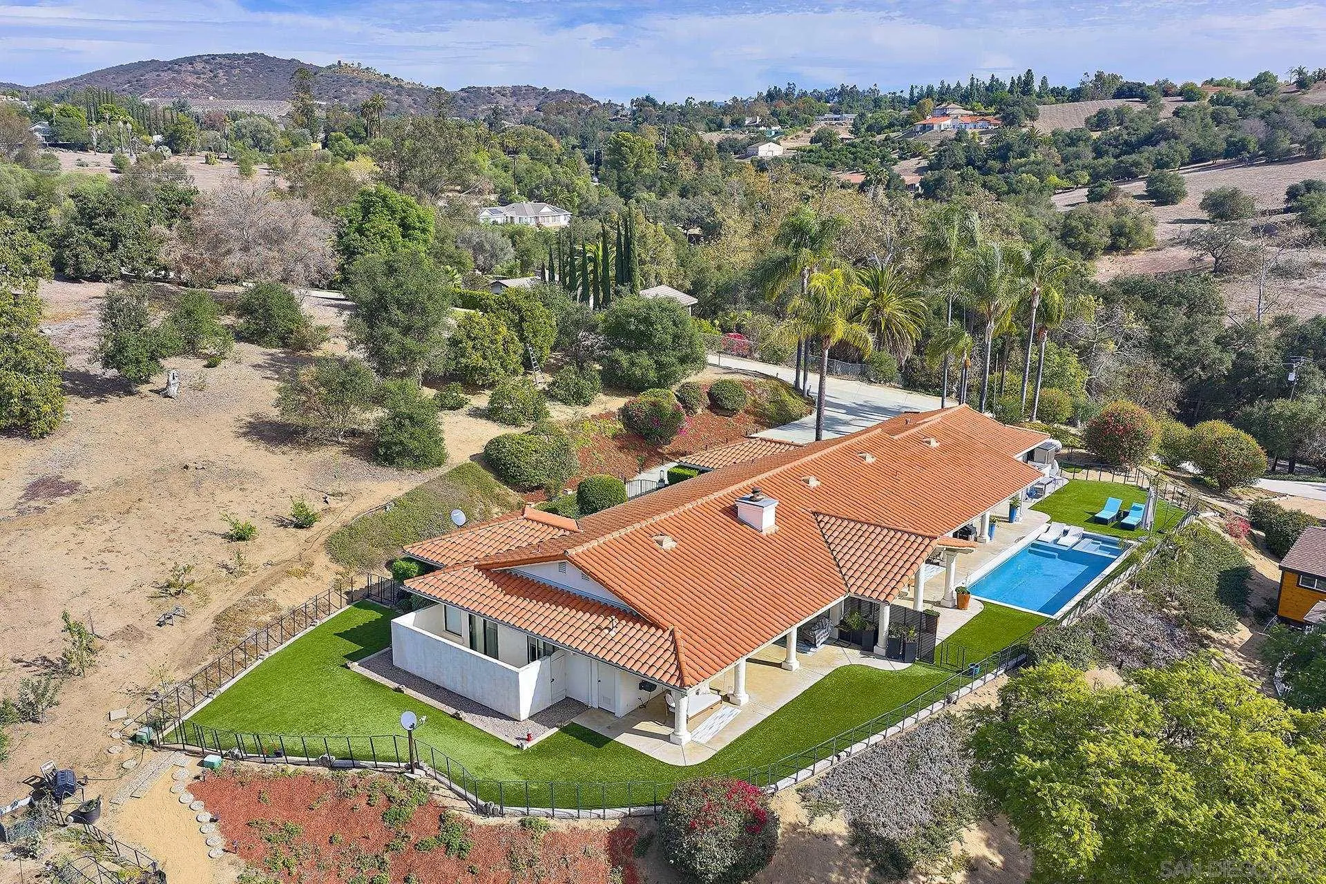 https://cdn.realtyfeed.com/cdn/127/260011688/53fe26bcf15acc5cf0e8b0ef653268a6.webp