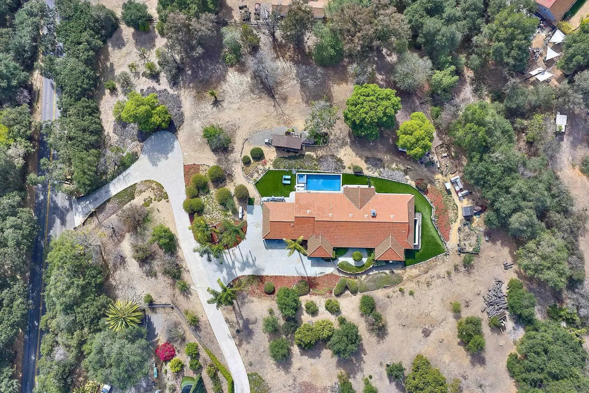 https://cdn.realtyfeed.com/cdn/127/260011688/715f48e4899d66eceec75a95c79cec63.webp
