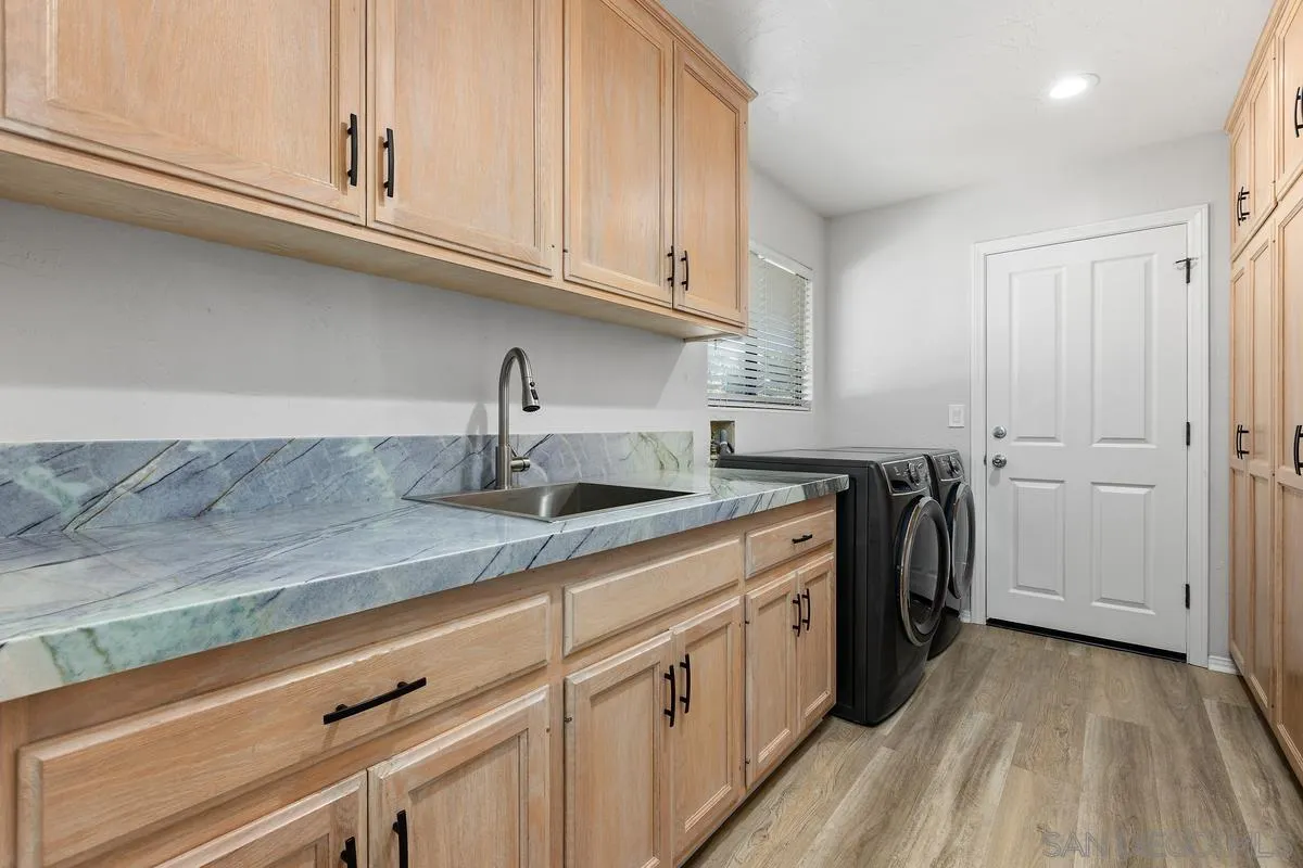 https://cdn.realtyfeed.com/cdn/127/260011688/a061e44dc927c044b28ae00bd2870cd1.webp