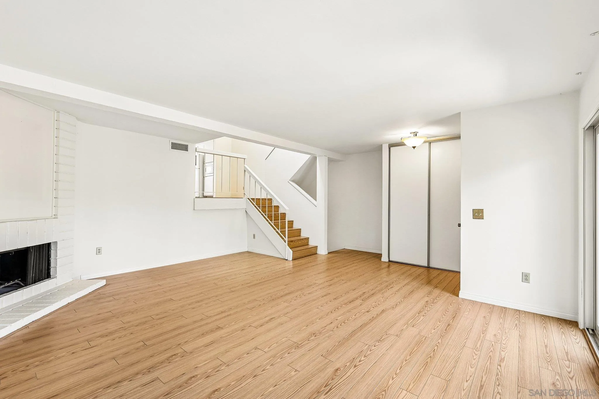 https://cdn.realtyfeed.com/cdn/127/260011689/3342afc77bff3c883a3e89164a75bf1a.webp