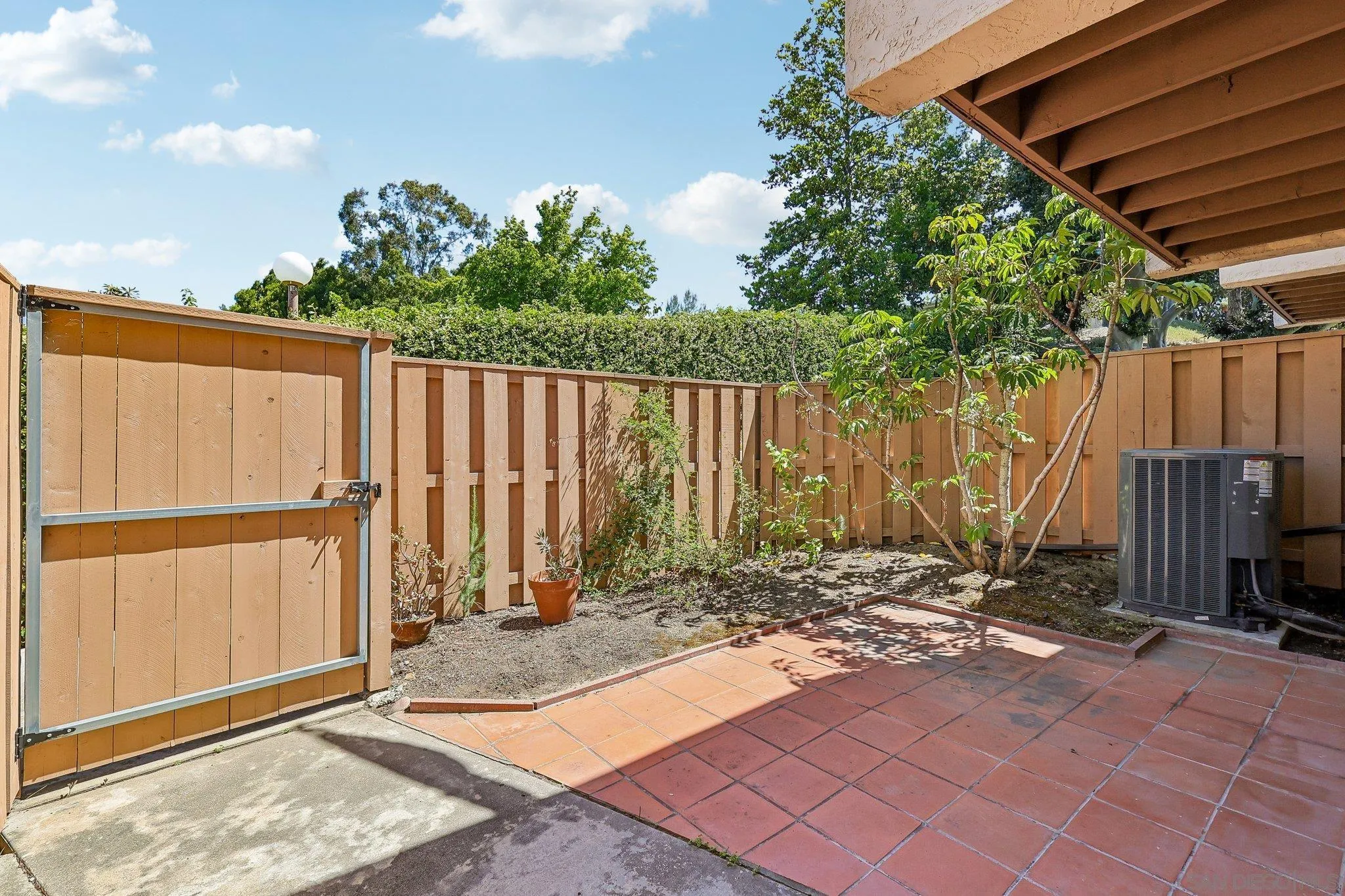 https://cdn.realtyfeed.com/cdn/127/260011689/91bdc747d7edfece9406a05694ef06cd.webp