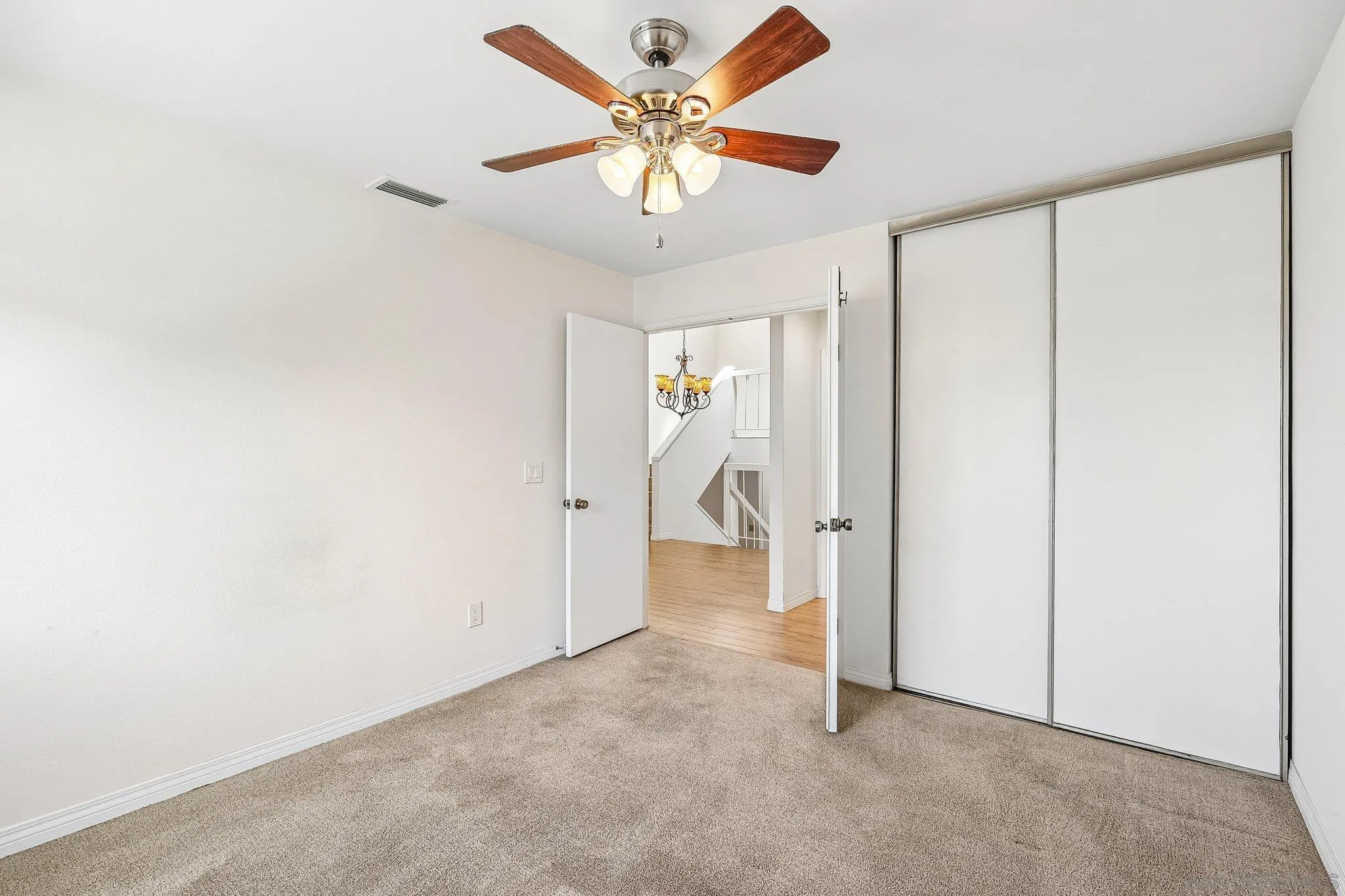 https://cdn.realtyfeed.com/cdn/127/260011689/a82bd4a726335972437069bdc32fe356.webp