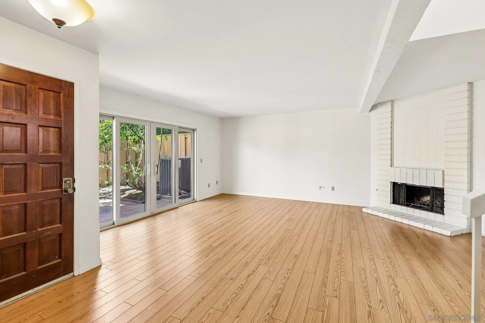 https://cdn.realtyfeed.com/cdn/127/260011689/ad359c1c758e94efb07e87fe6b4313c5.webp