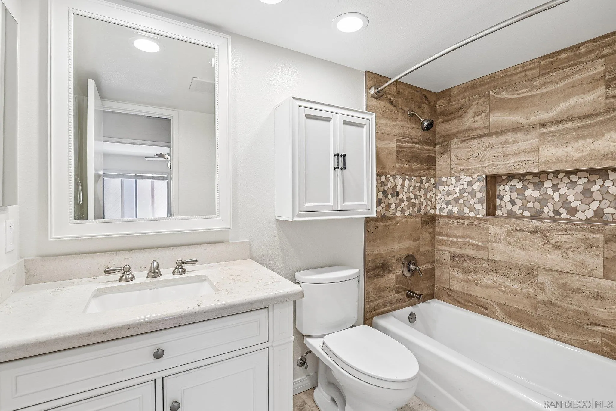 https://cdn.realtyfeed.com/cdn/127/260011689/b1127956c695097184ae5f4f9941b227.webp