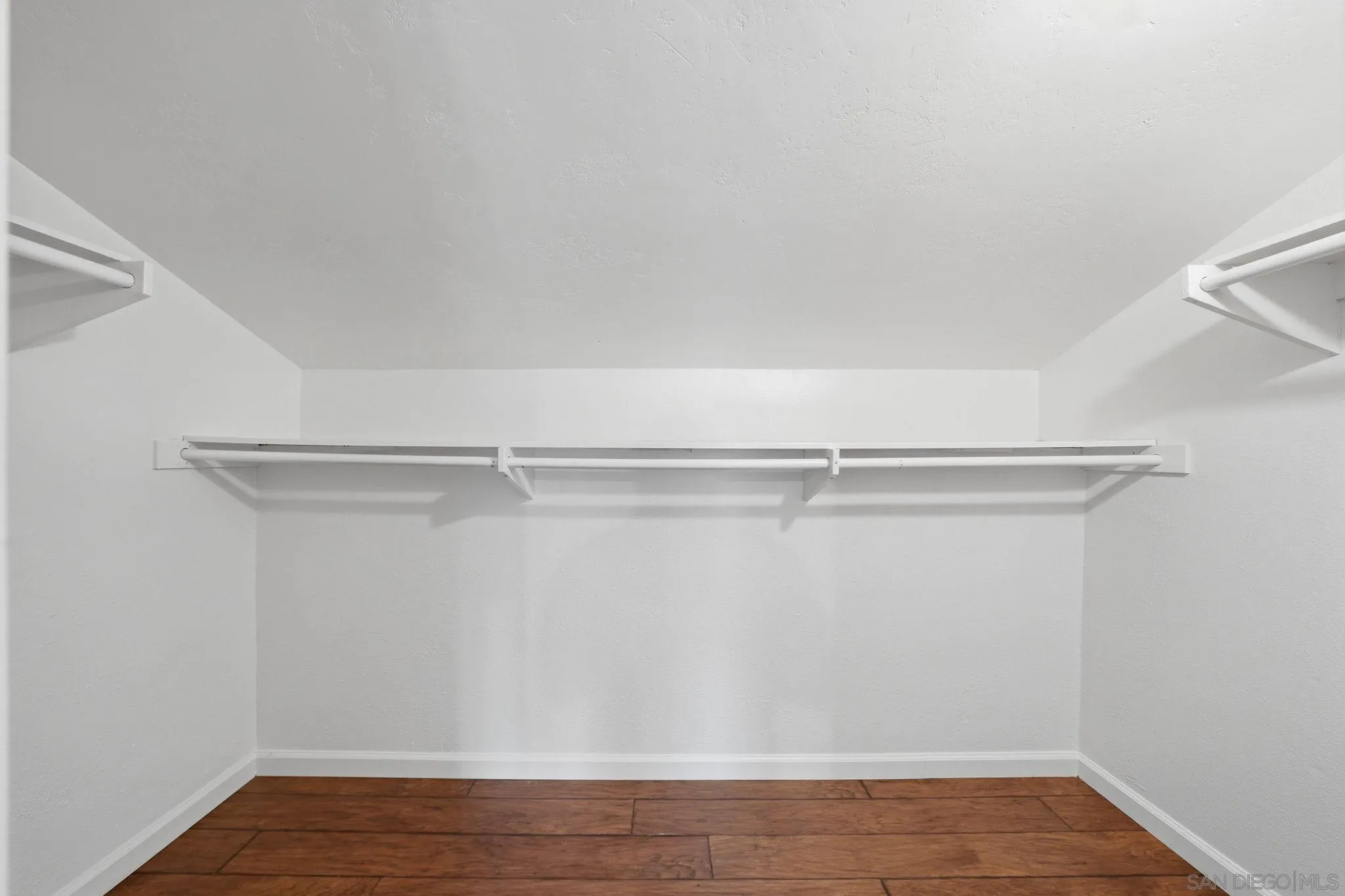 https://cdn.realtyfeed.com/cdn/127/260011690/9441c1ae40d445f79b662f5ee996e759.webp