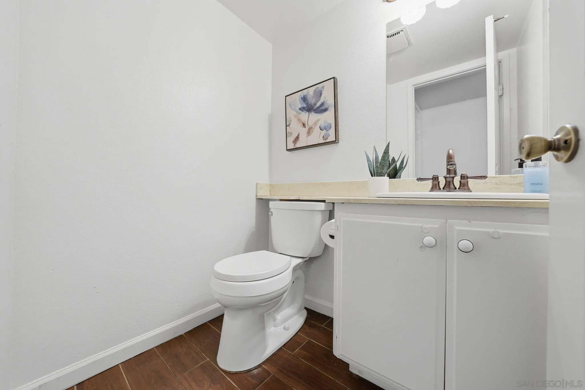 https://cdn.realtyfeed.com/cdn/127/260011690/bfaa5e993b76dd0c506868134687b80d.webp