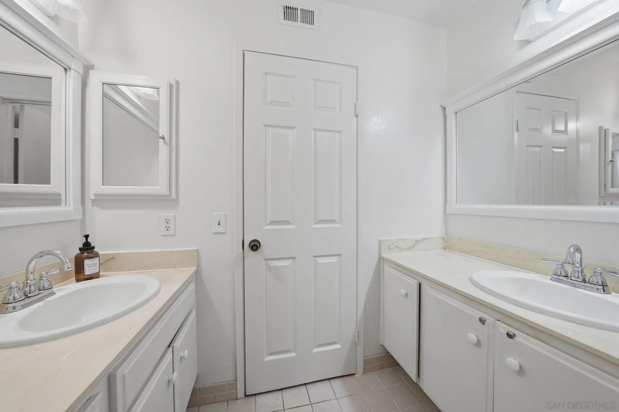 https://cdn.realtyfeed.com/cdn/127/260011690/de712208f1e765a4597fc1ac516efca0.webp