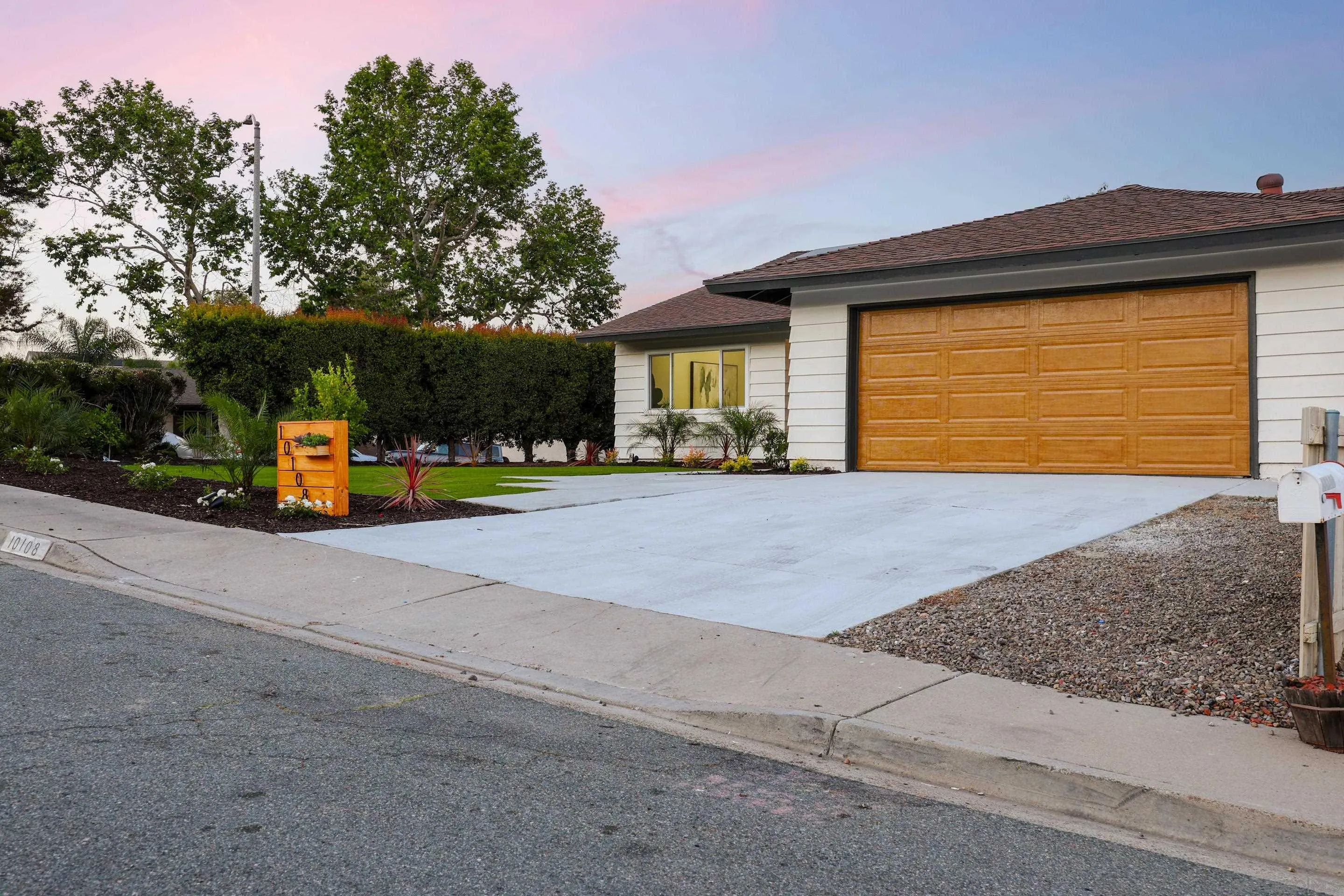https://cdn.realtyfeed.com/cdn/127/260011692/875474bf00fd9edf0bcd65fd9b204851.webp