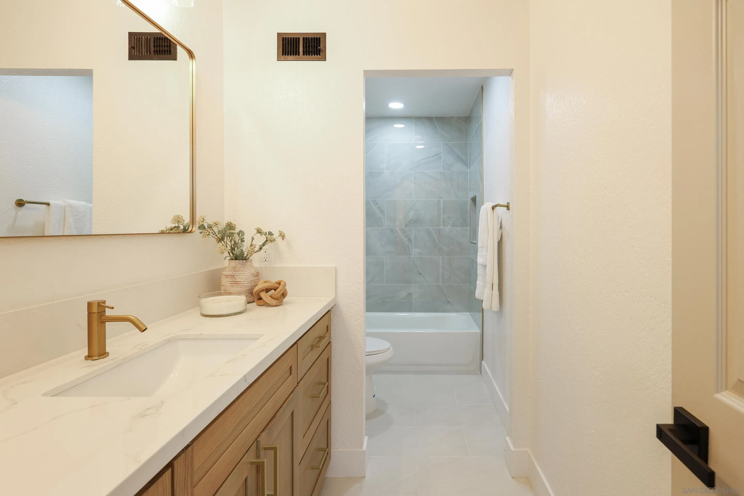 https://cdn.realtyfeed.com/cdn/127/260011692/b22be0052f83993ce32e25619552970e.webp