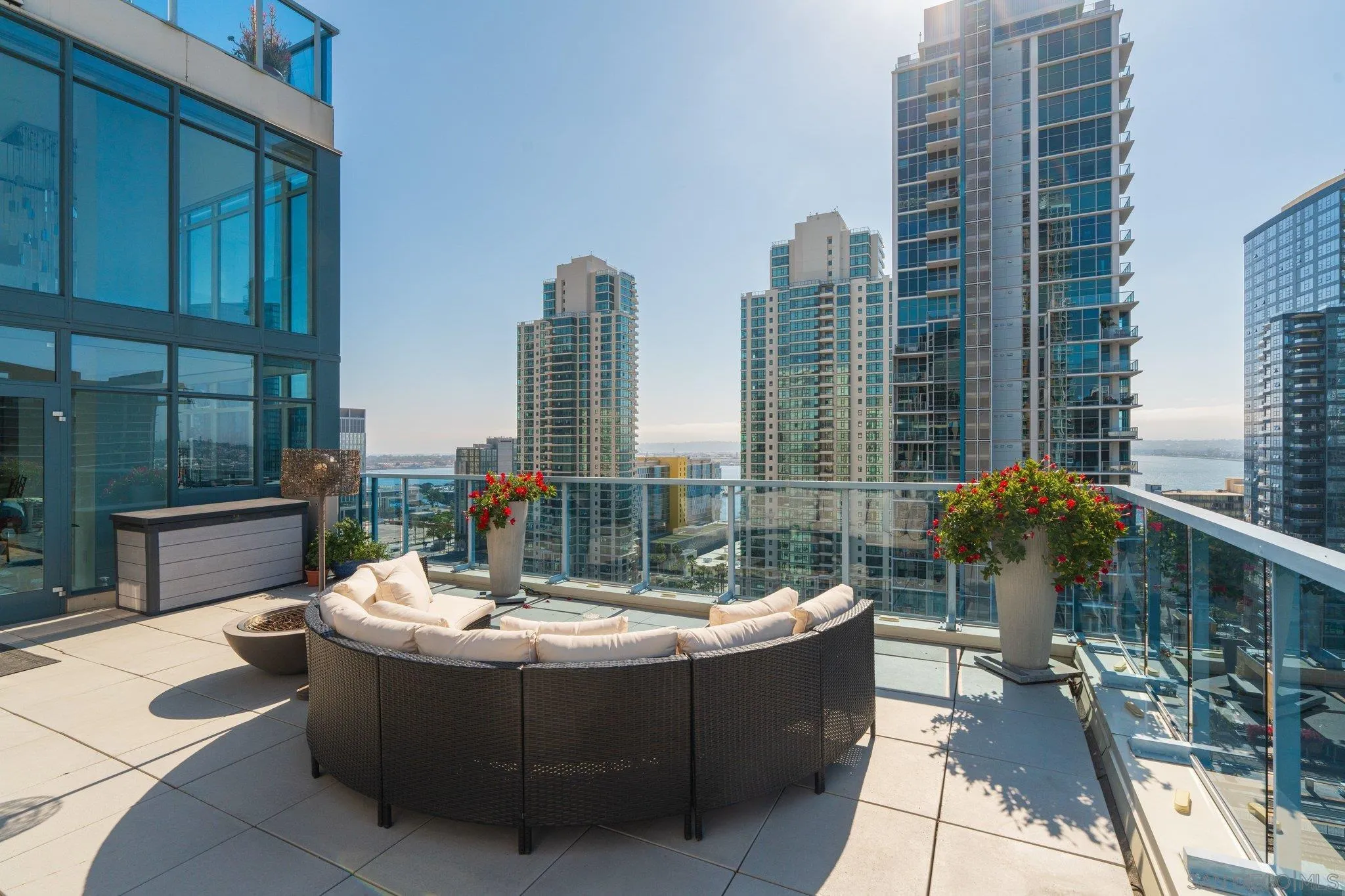 https://cdn.realtyfeed.com/cdn/127/260011695/4e671908e48340fd2db9be2dc4f25da1.webp