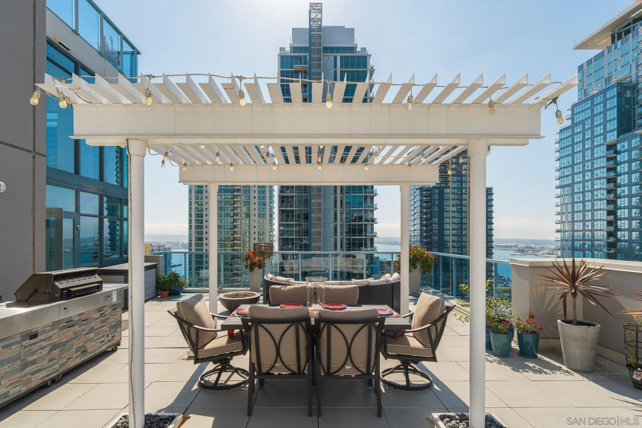 https://cdn.realtyfeed.com/cdn/127/260011695/f22cb6ae1e80e80de65d5857508d1eab.webp