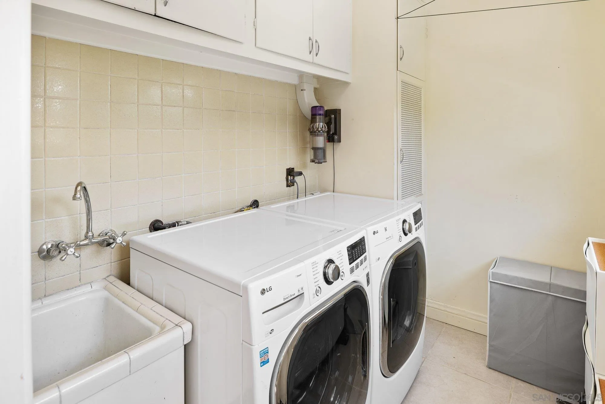 https://cdn.realtyfeed.com/cdn/127/260011696/5946558a991778758be2f9137b044078.webp