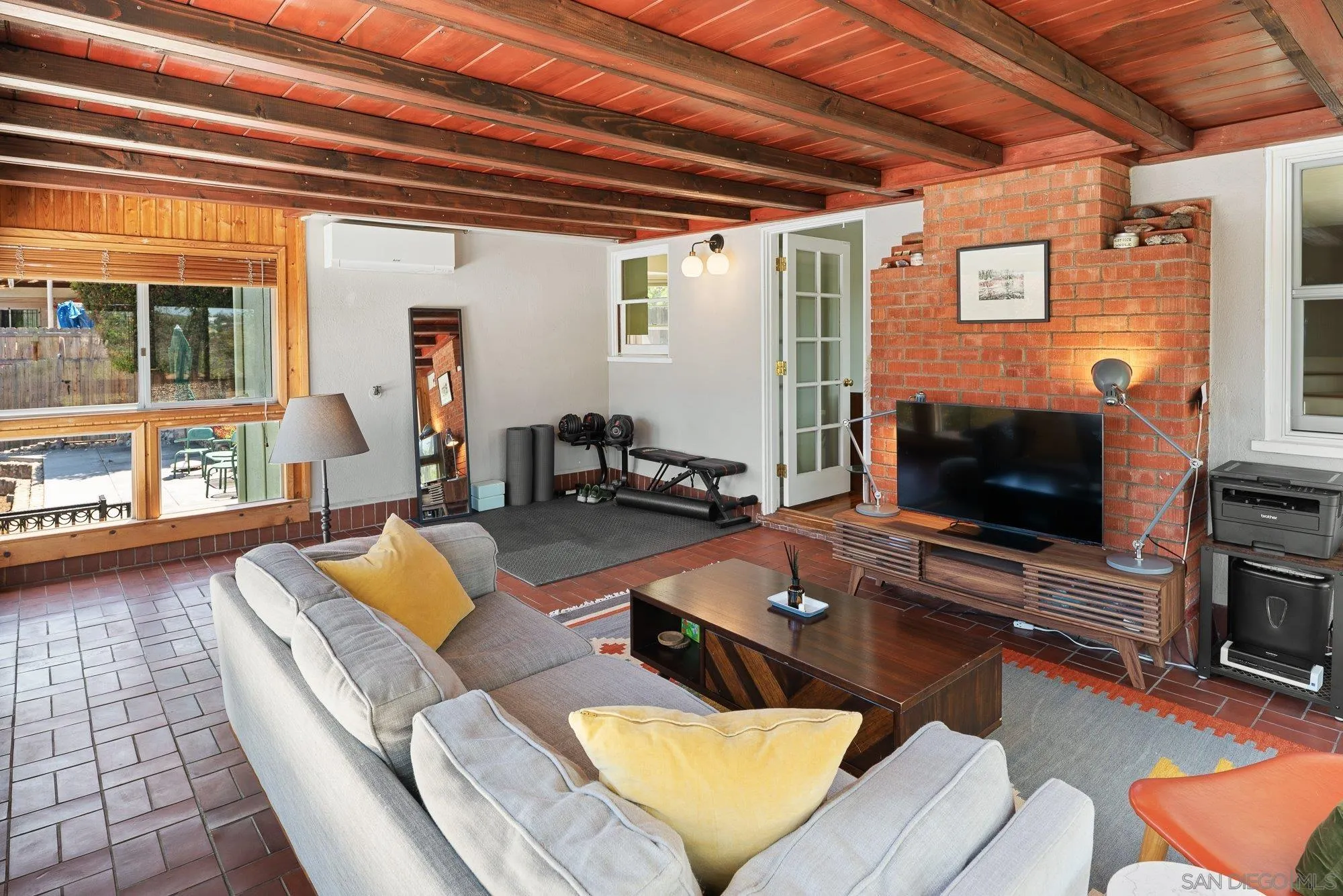 https://cdn.realtyfeed.com/cdn/127/260011696/937239c1a52e580709a7f9de011f0503.webp