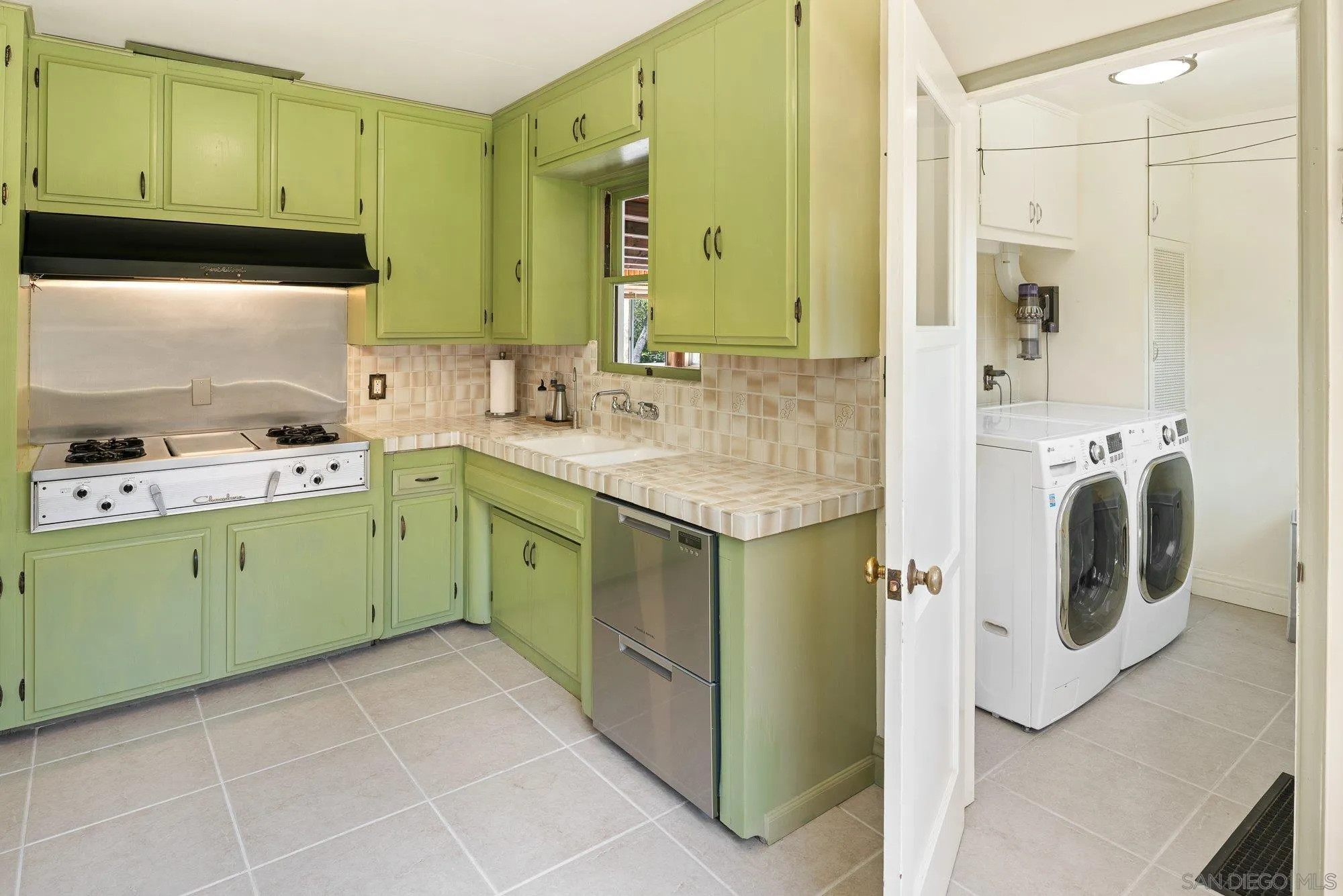 https://cdn.realtyfeed.com/cdn/127/260011696/b6d3be2c3c662da592df70a9dfb5043e.webp