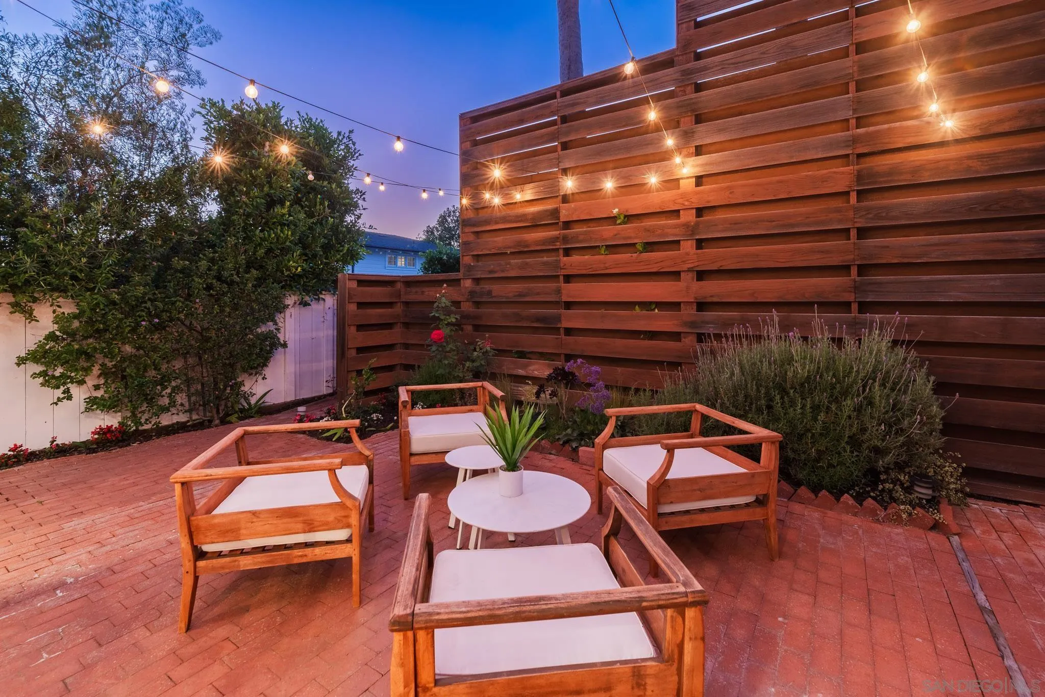 https://cdn.realtyfeed.com/cdn/127/260011702/f55eb5f3fea14299c6d0414bb6aaf70e.webp