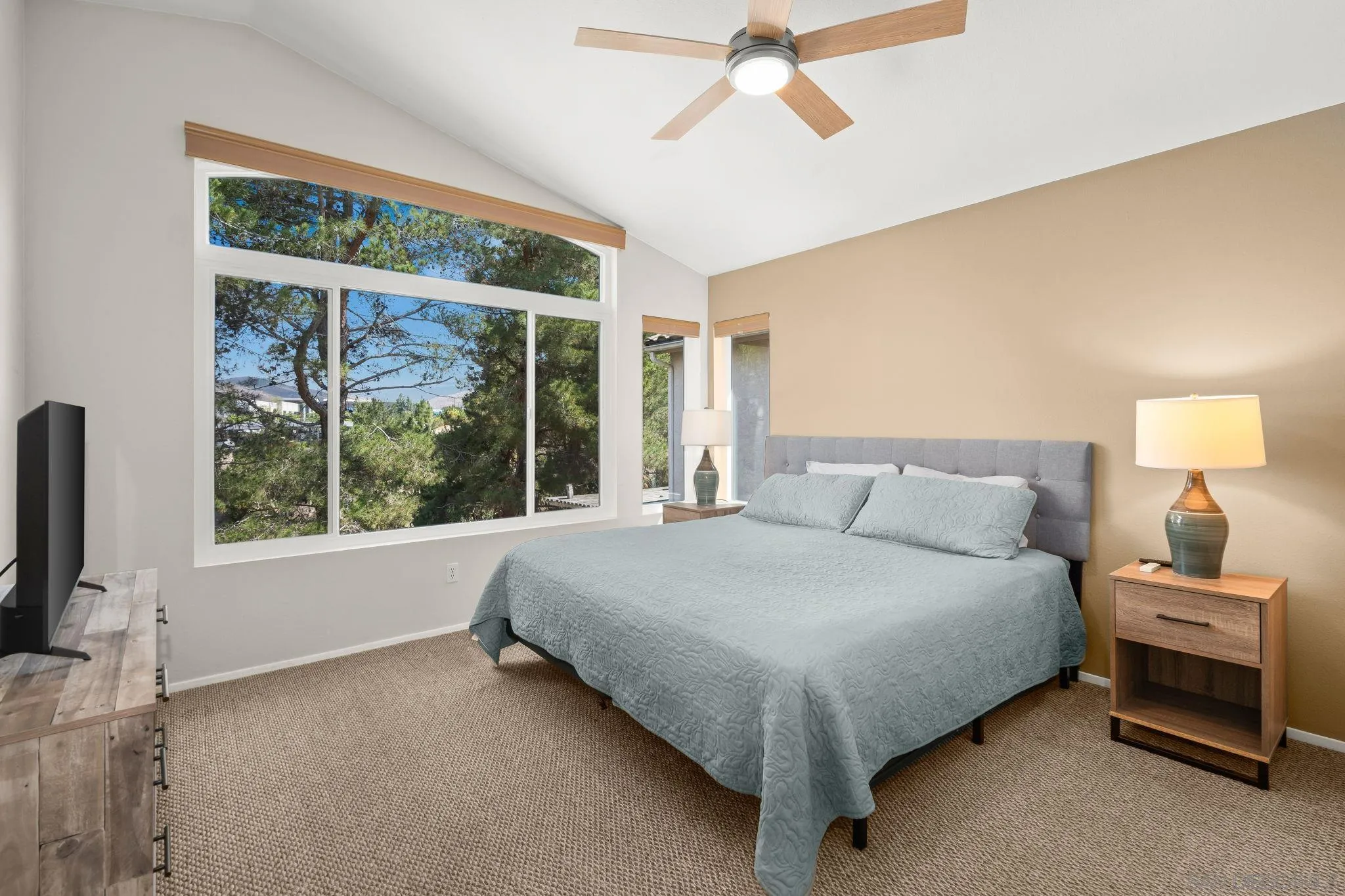 https://cdn.realtyfeed.com/cdn/127/260011703/13b43d793d9fffde1df6927631bdb975.webp