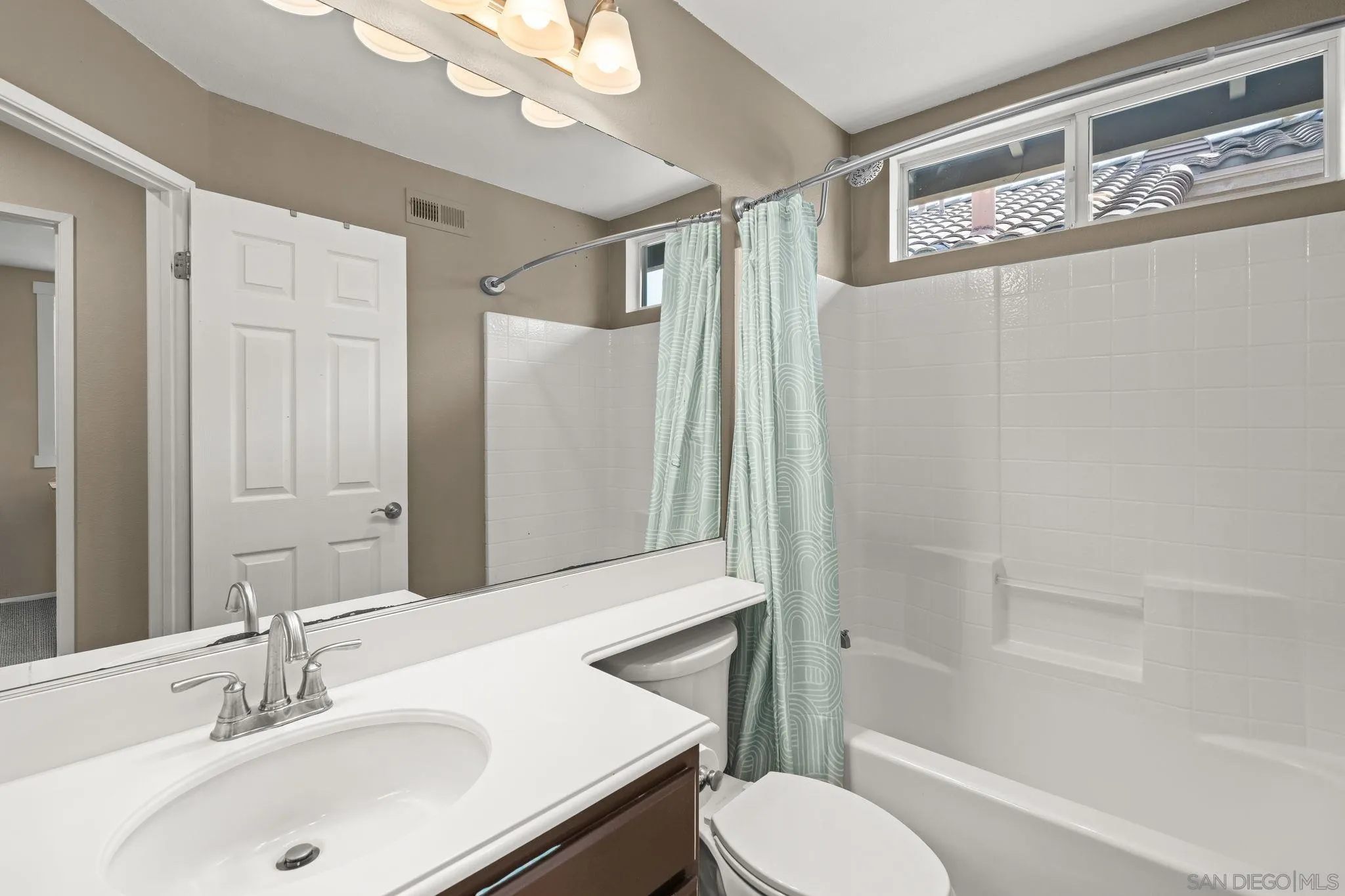 https://cdn.realtyfeed.com/cdn/127/260011703/25b2f0cfec72976de668d117f08142d0.webp
