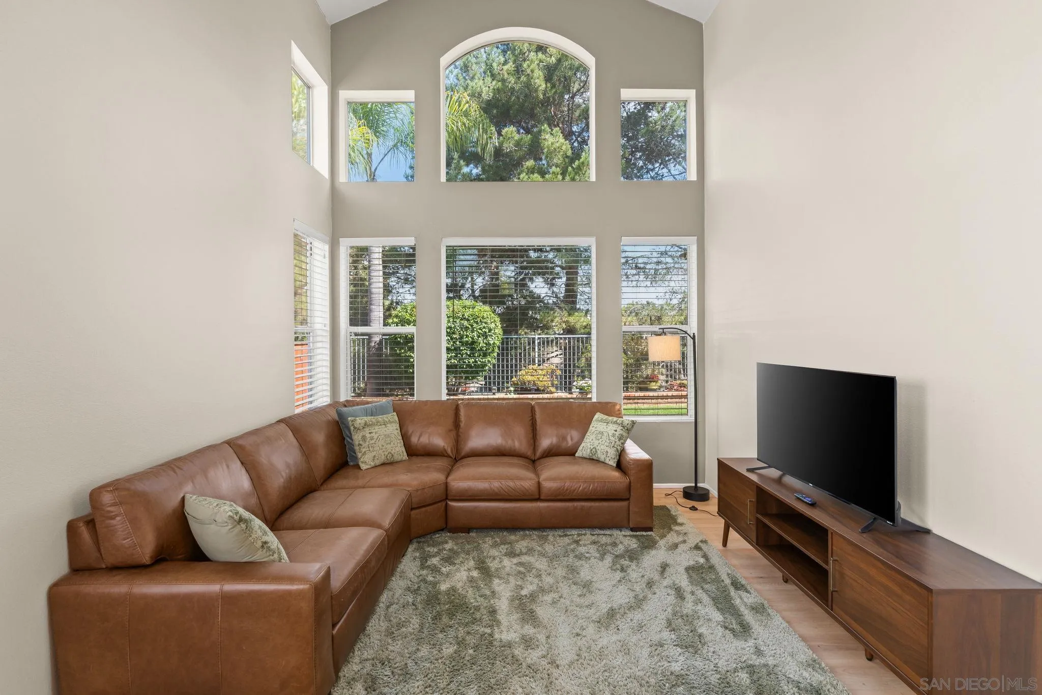 https://cdn.realtyfeed.com/cdn/127/260011703/713220821e950f8b9fdccc061e373bd9.webp
