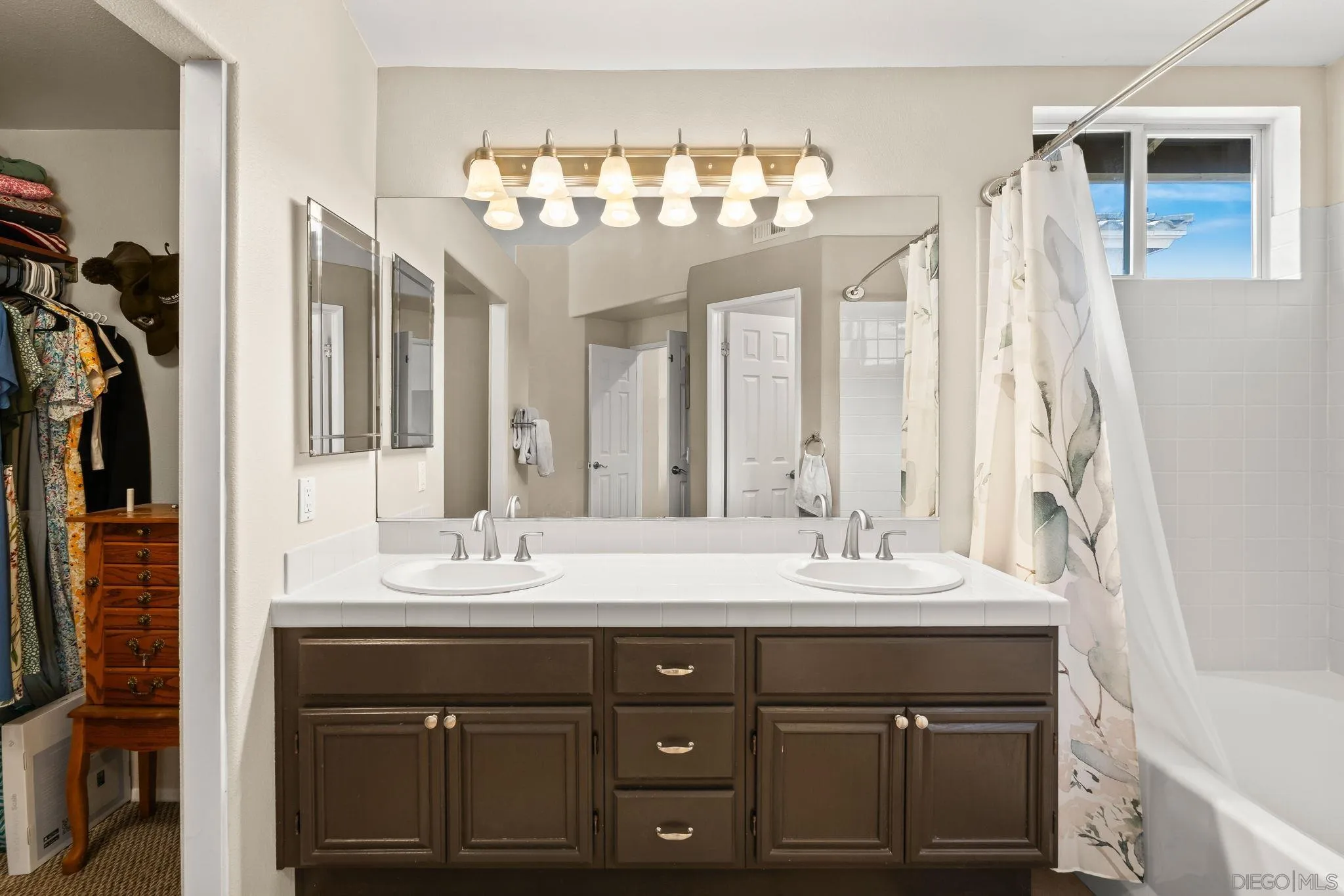 https://cdn.realtyfeed.com/cdn/127/260011703/7ed7f81aa424fbab298a8decb19b9e4e.webp