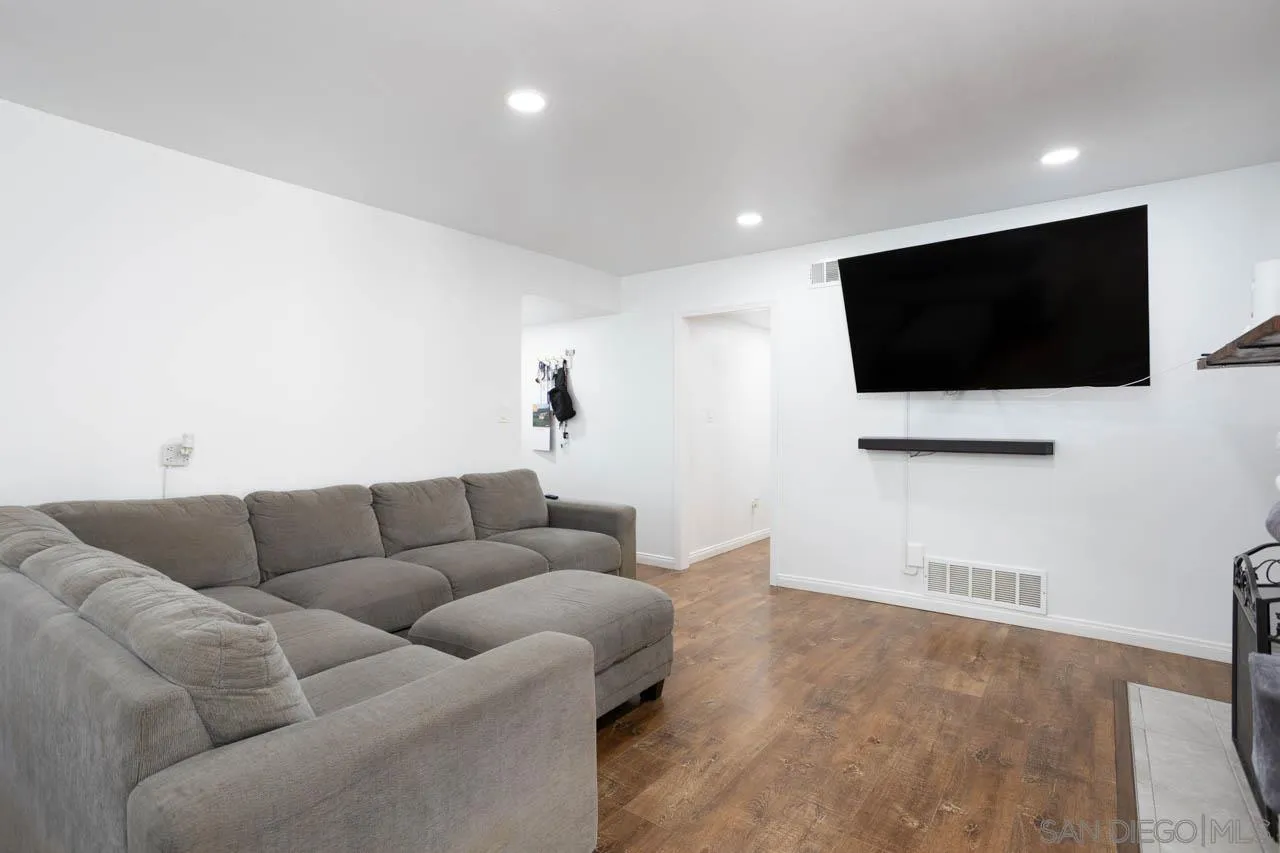 https://cdn.realtyfeed.com/cdn/127/260011706/e0bcb0c452c7972911ddf714d4b1fd97.webp