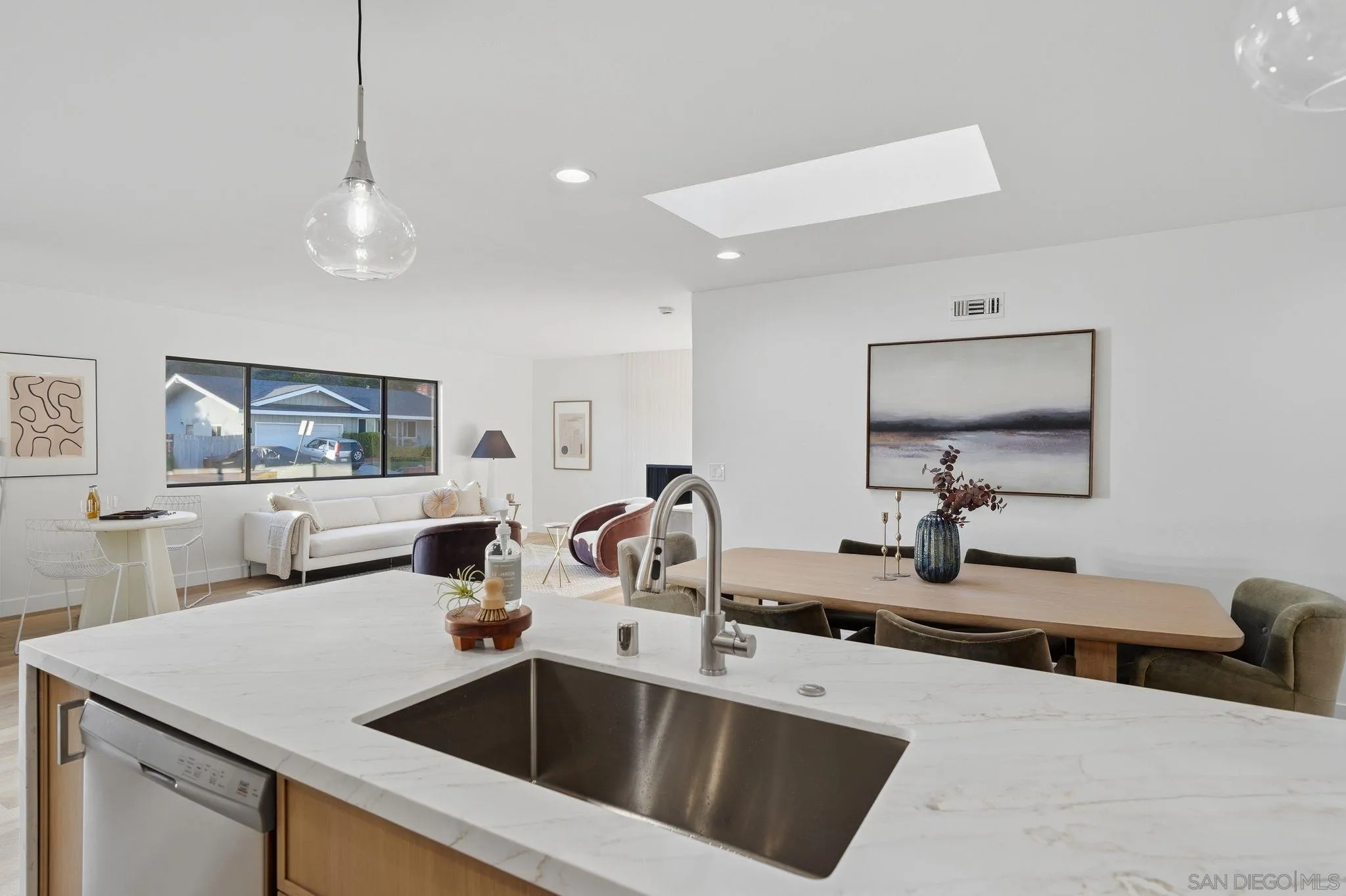 https://cdn.realtyfeed.com/cdn/127/260011709/017d03140efa1fea91f8c60d38de4f46.webp