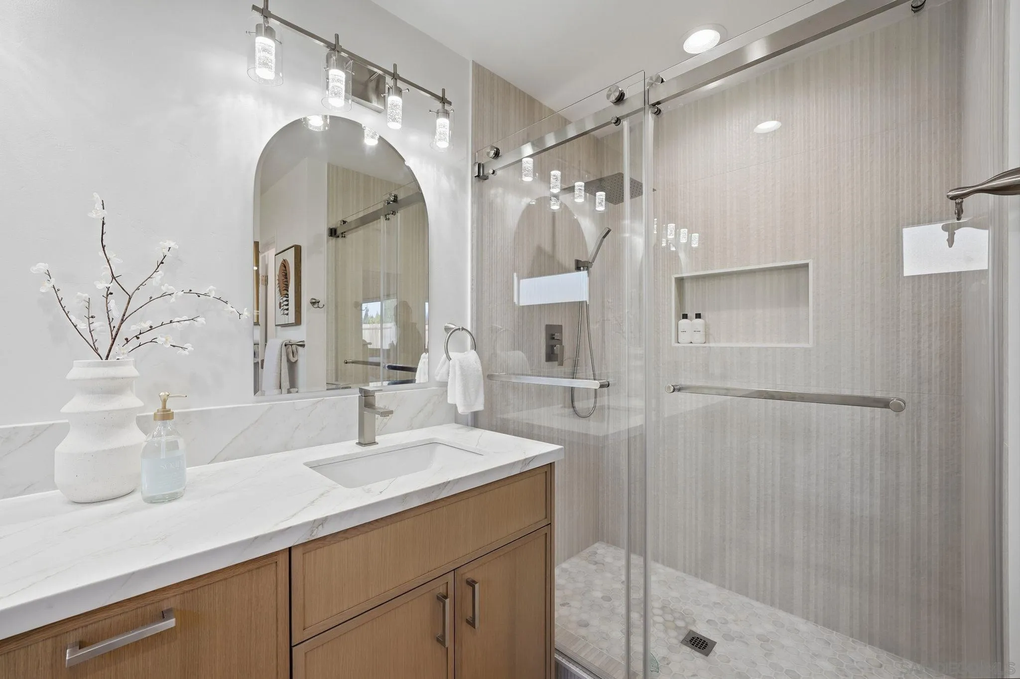 https://cdn.realtyfeed.com/cdn/127/260011709/32e9a538ea68a1ab83f86c8dee6fc5f4.webp