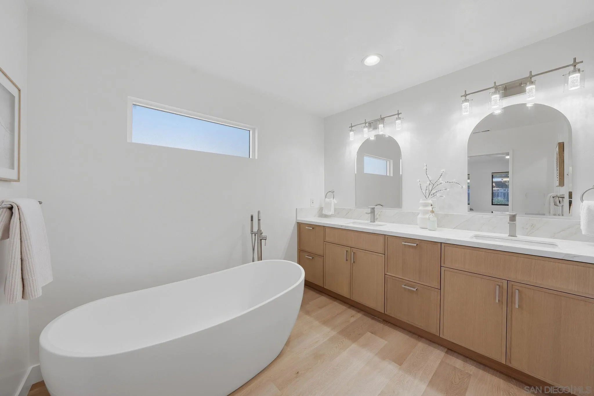 https://cdn.realtyfeed.com/cdn/127/260011709/4fabbeab228967af131e58243e1b5b71.webp