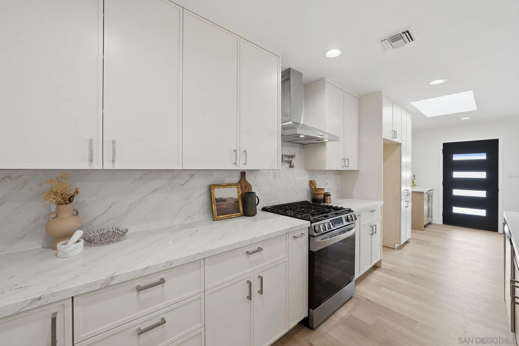 https://cdn.realtyfeed.com/cdn/127/260011709/56b2039c7ccb00ce01e9feb4337954aa.webp