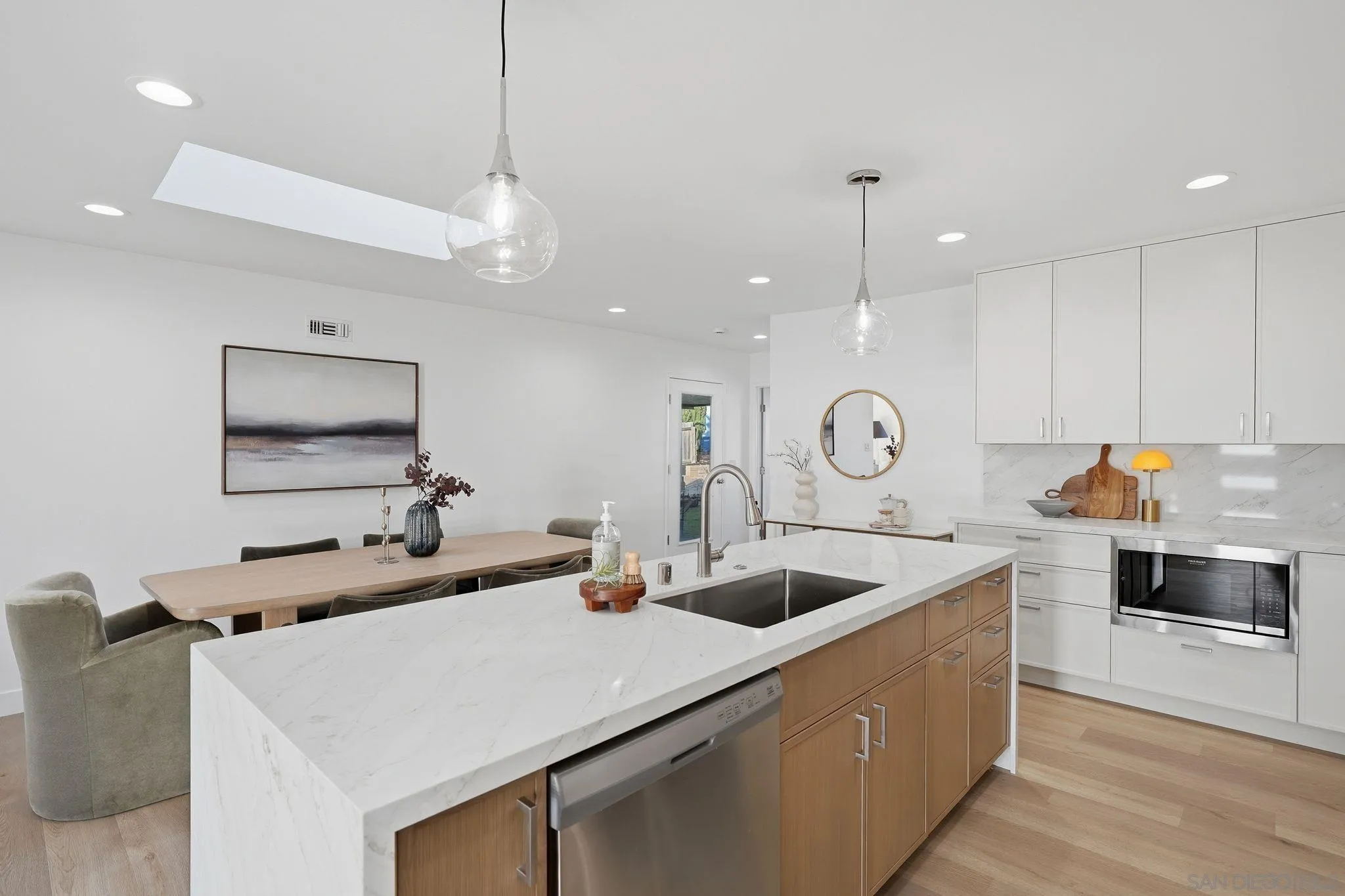 https://cdn.realtyfeed.com/cdn/127/260011709/5d7f7de5617f6b5871f8d0b9c1c23293.webp