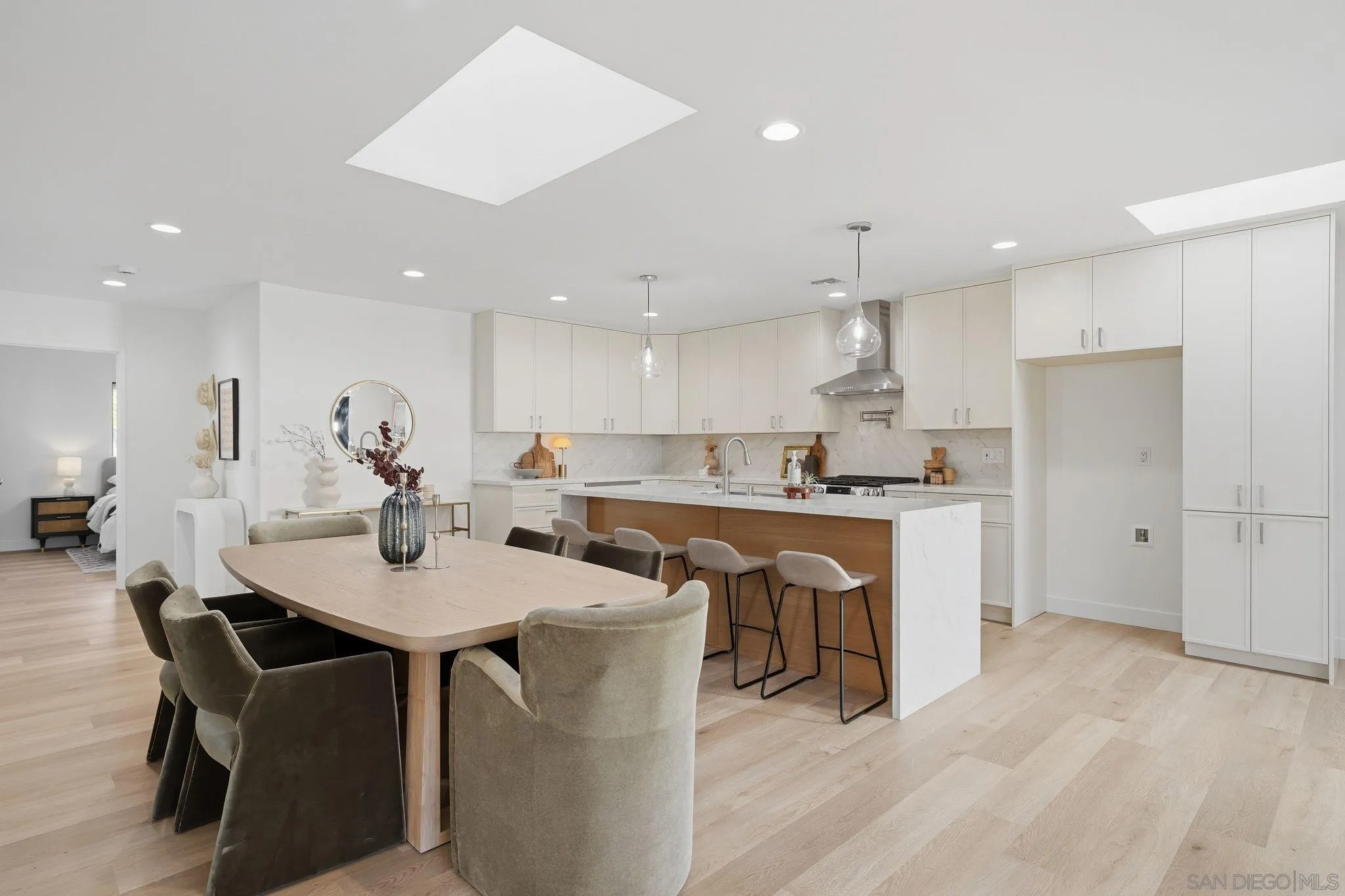 https://cdn.realtyfeed.com/cdn/127/260011709/7ebee6daf8a41bfbe09e1156d9c21618.webp