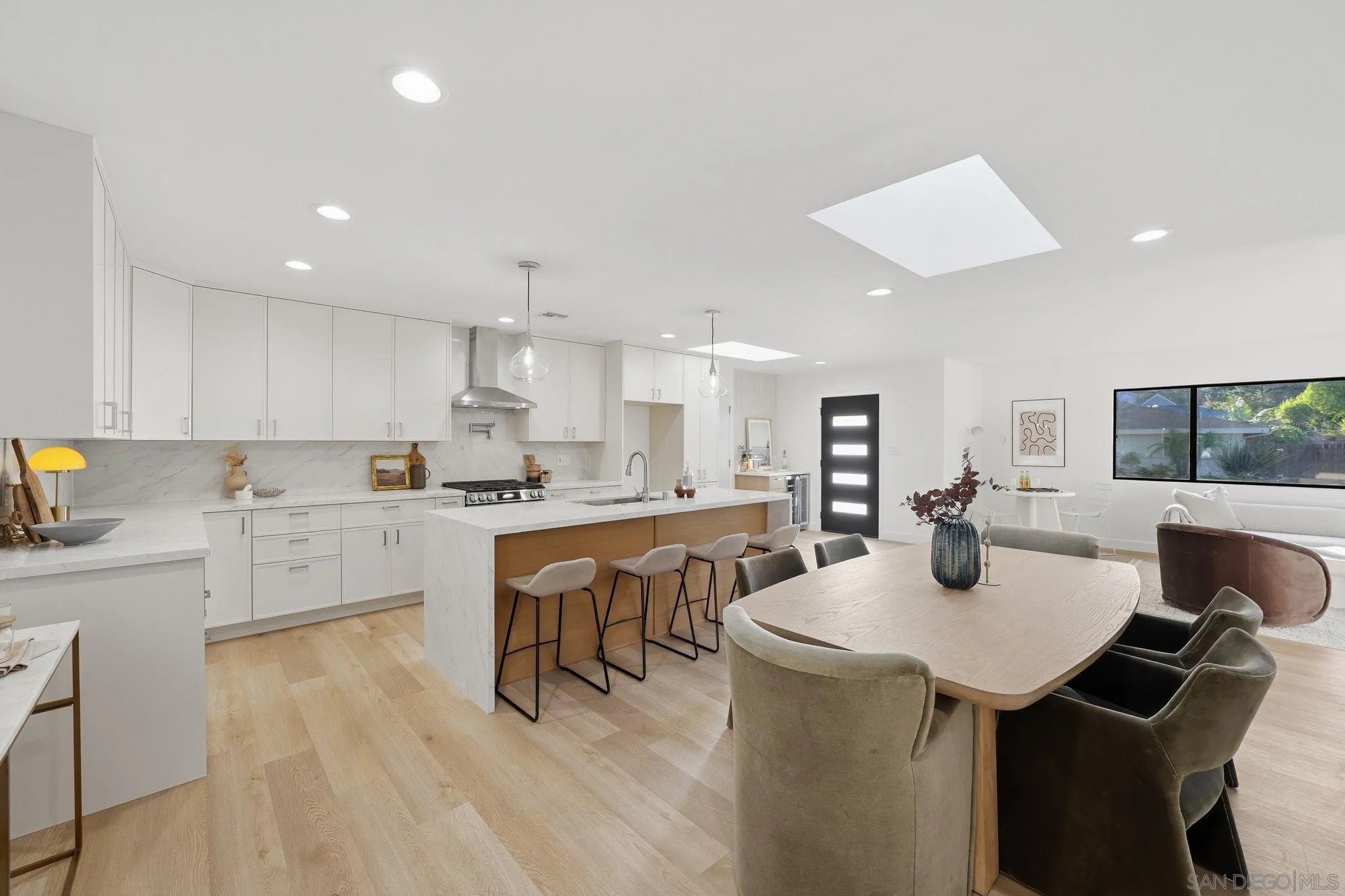 https://cdn.realtyfeed.com/cdn/127/260011709/8577ab57e0b2f98a6aad7d361ad69163.webp
