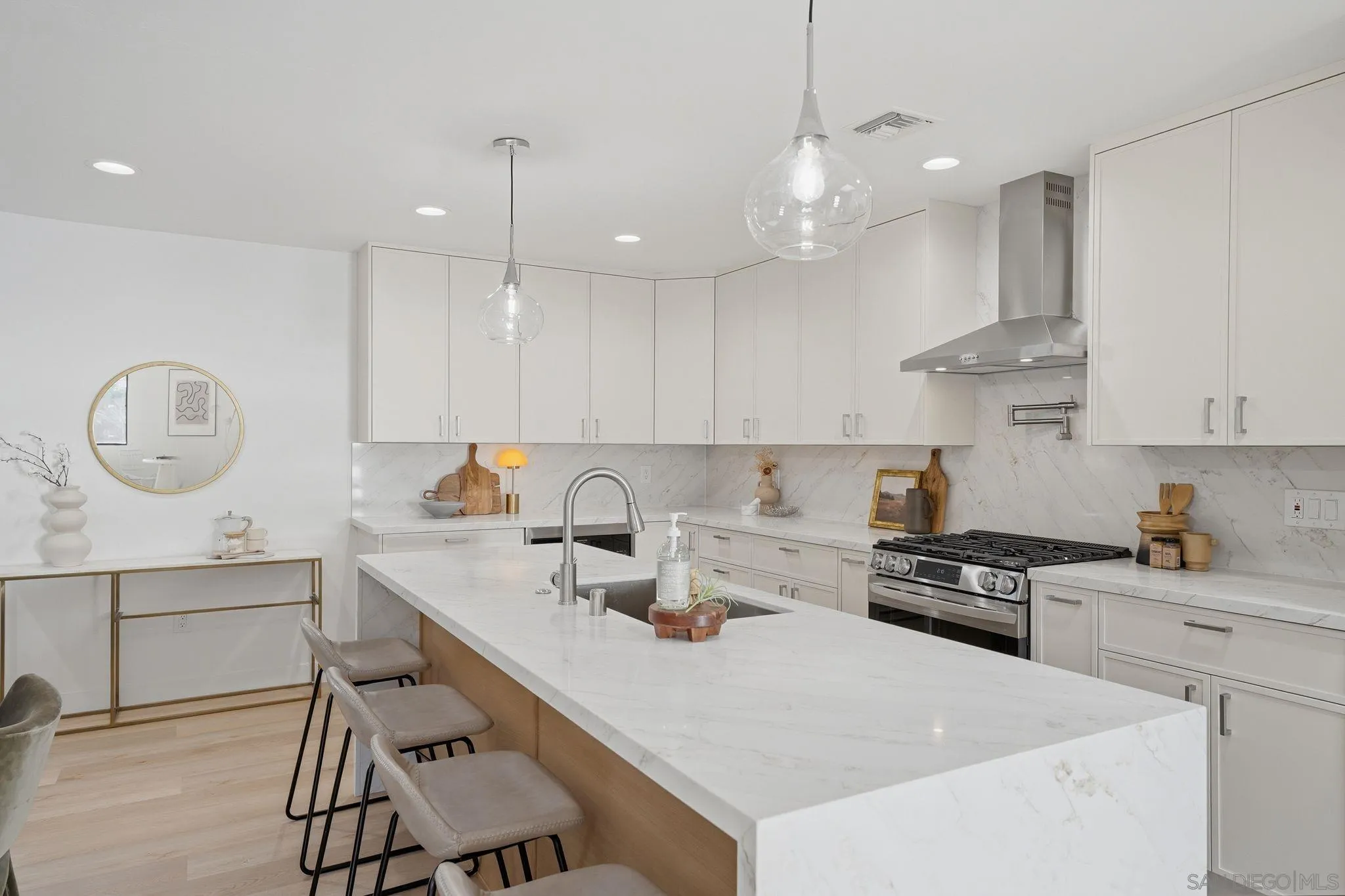 https://cdn.realtyfeed.com/cdn/127/260011709/c732987df9b763f6c6458dc8e4b15b48.webp