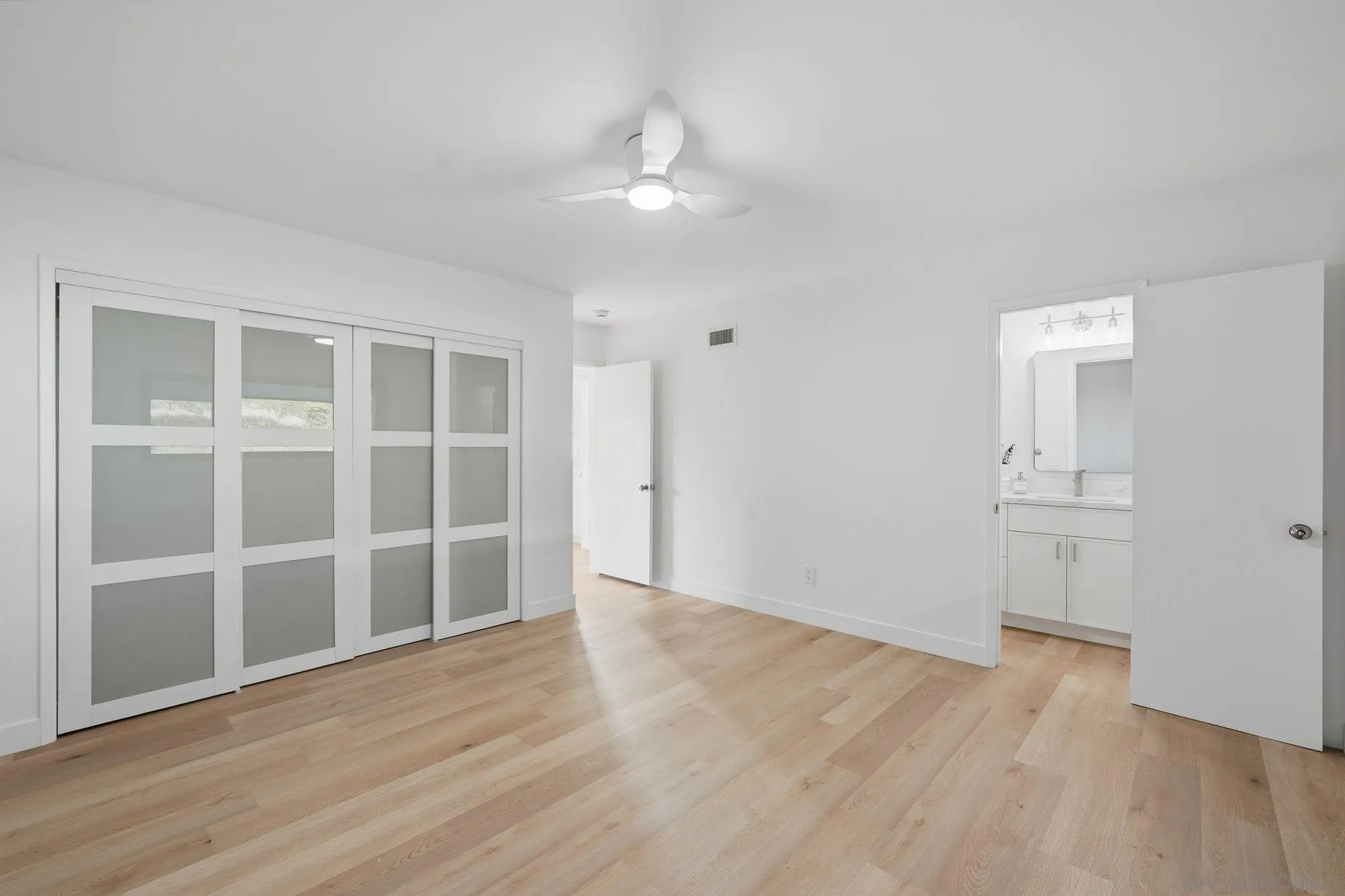 https://cdn.realtyfeed.com/cdn/127/260011709/f3dd518880c48ab117f1bed95c86c46a.webp