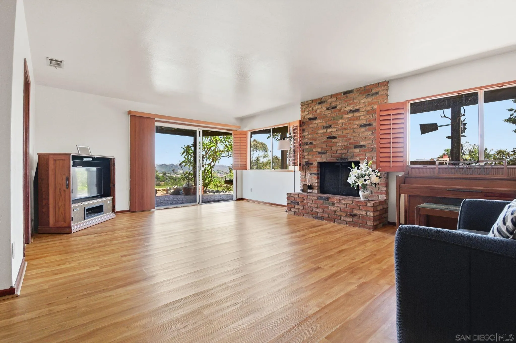 https://cdn.realtyfeed.com/cdn/127/260011710/748d2a6968ad8b0bc8e6b120d6b774ad.webp