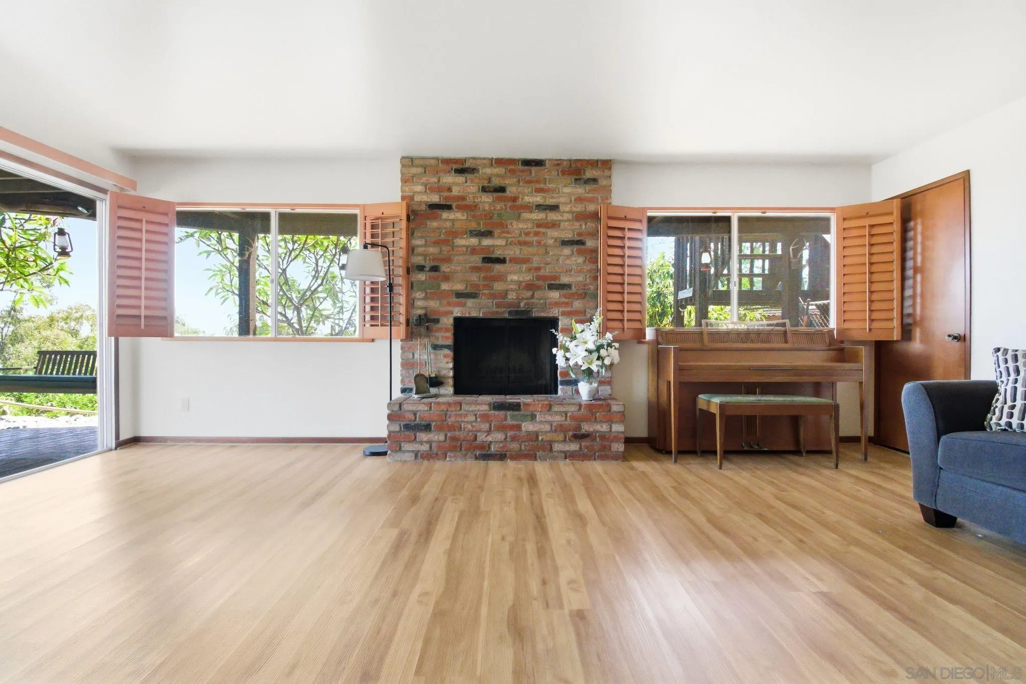 https://cdn.realtyfeed.com/cdn/127/260011710/829e2d8b9711069f5f74fe24eed78da1.webp