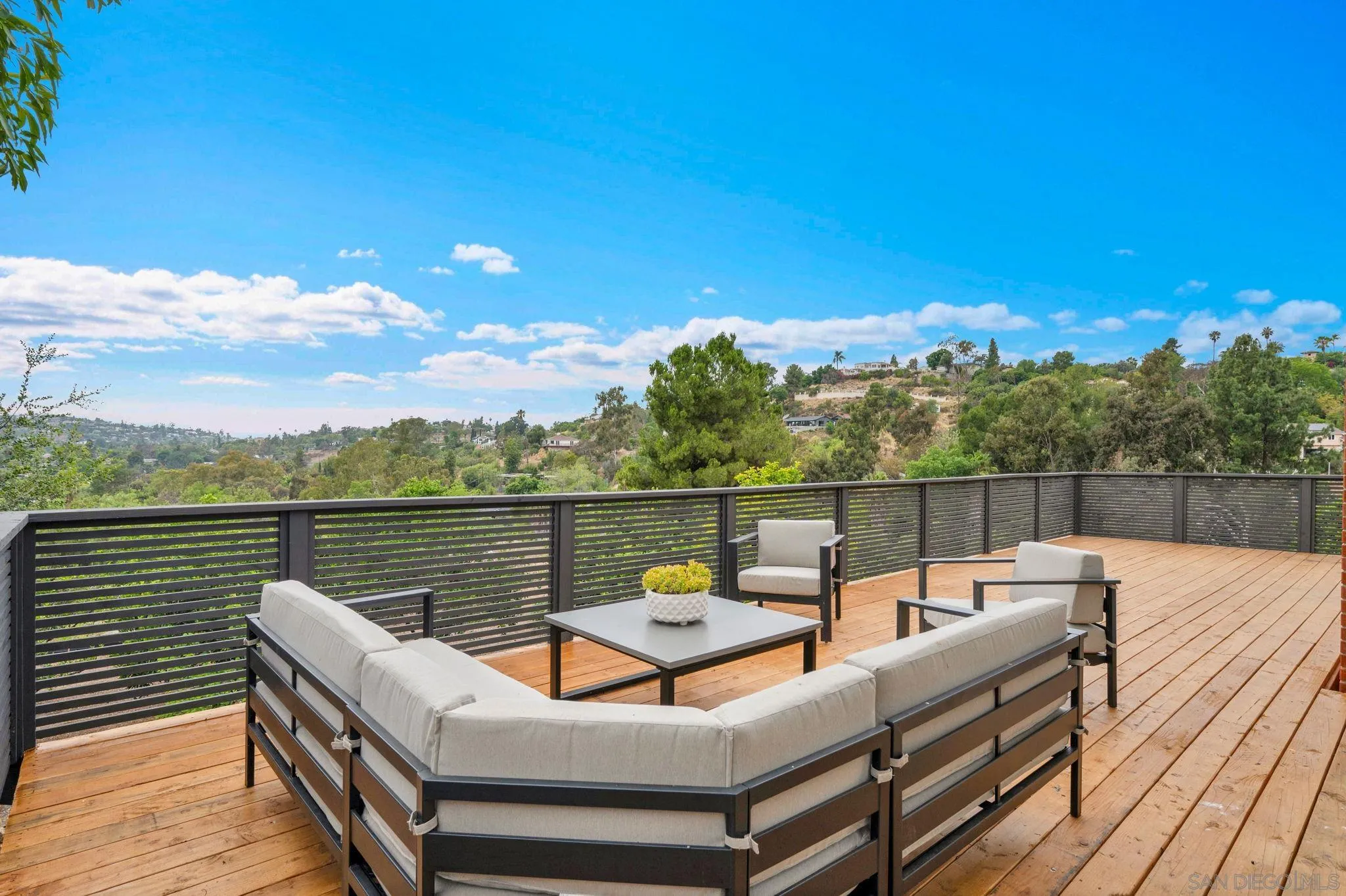 https://cdn.realtyfeed.com/cdn/127/260011711/0de5d5dc4be791701df72c8047765ee6.webp