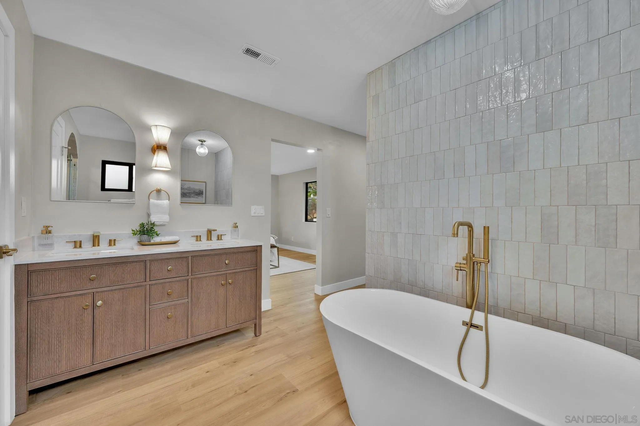 https://cdn.realtyfeed.com/cdn/127/260011711/56ced5d68dc1d2f6b6622cb3f6785487.webp