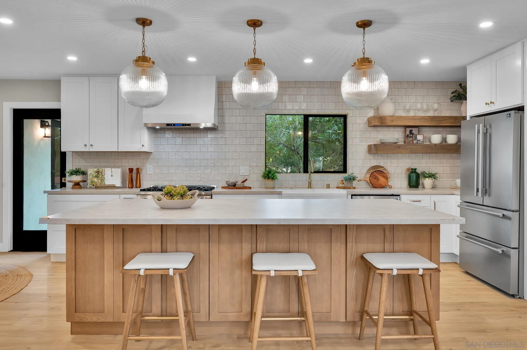 https://cdn.realtyfeed.com/cdn/127/260011711/75e5712c79552b5352c6cb91cd94b642.webp