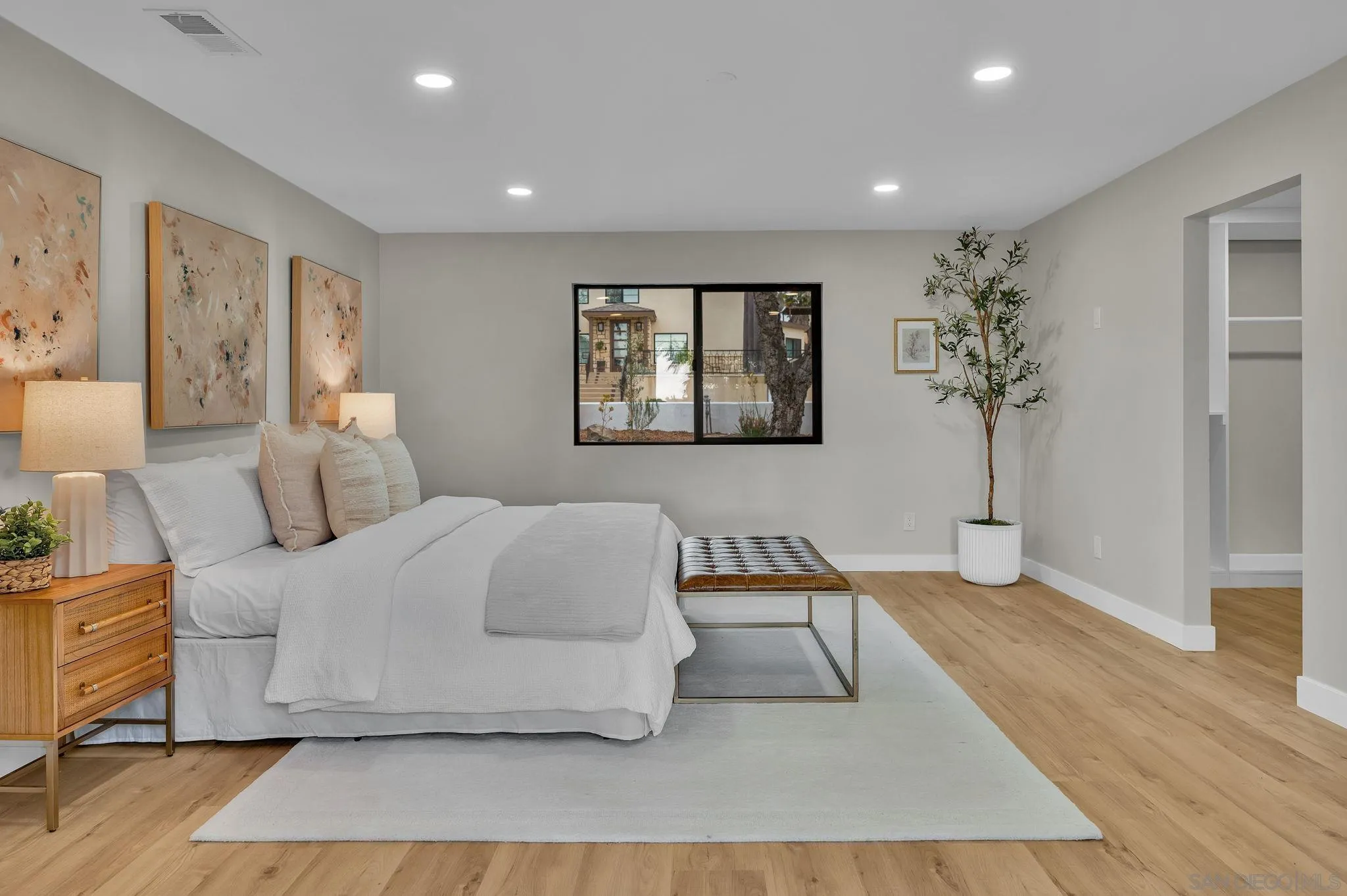 https://cdn.realtyfeed.com/cdn/127/260011711/a141166f8a61d86b93387b87c49983f0.webp