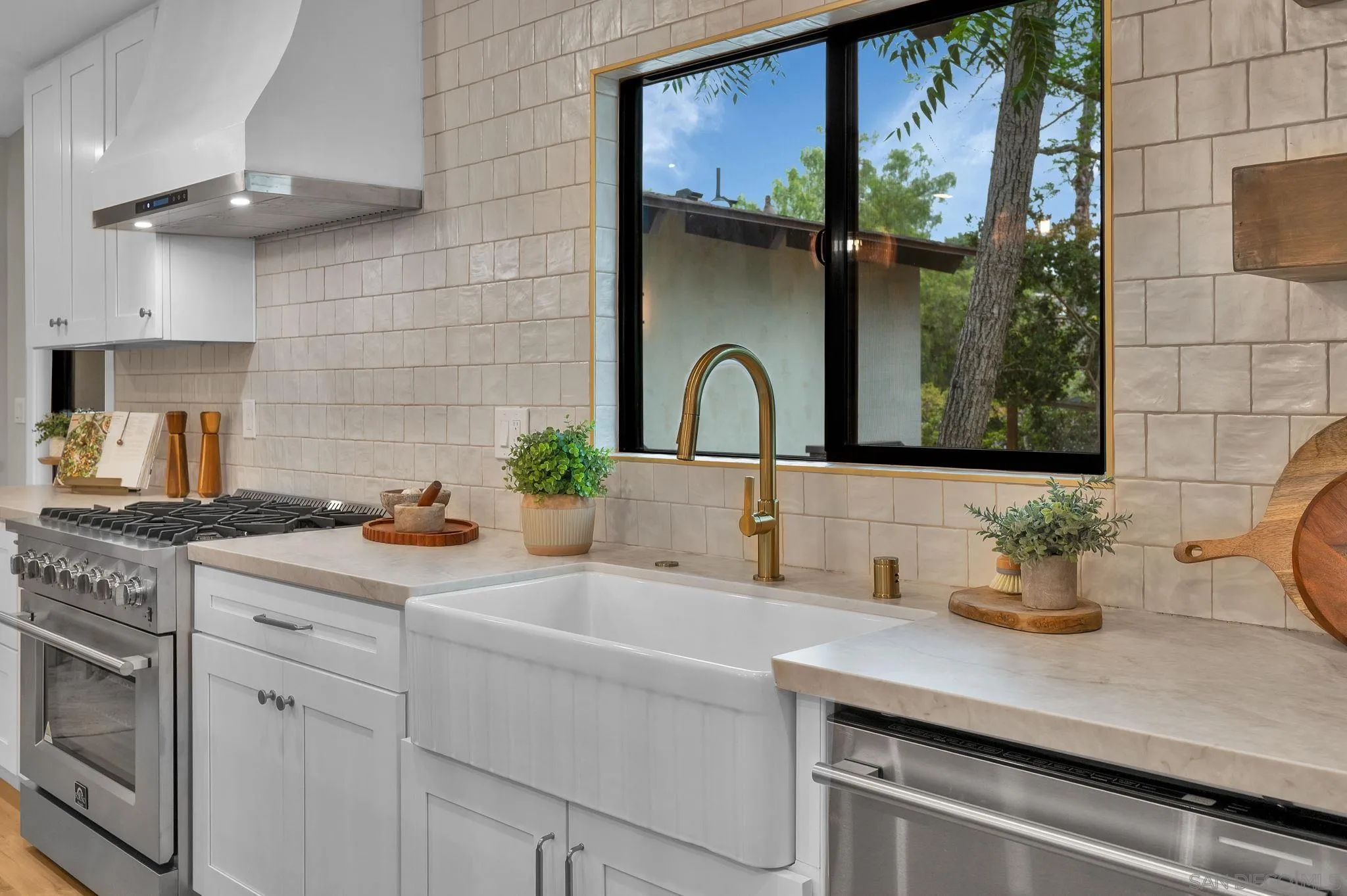 https://cdn.realtyfeed.com/cdn/127/260011711/c776fc915e44aaa19c213a428f914b1a.webp