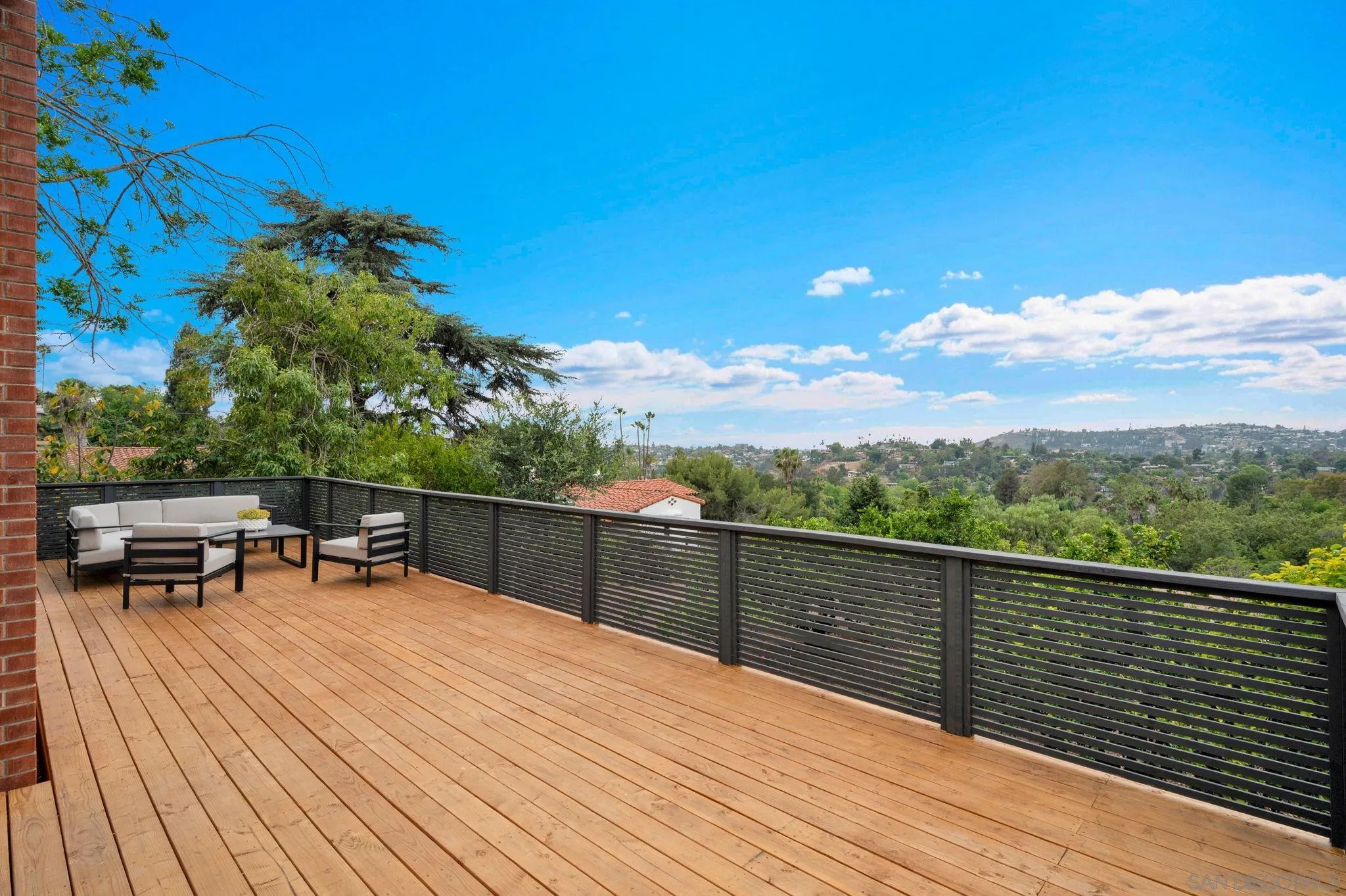 https://cdn.realtyfeed.com/cdn/127/260011711/e70c3b53da182336f84f76f79f6e2b24.webp